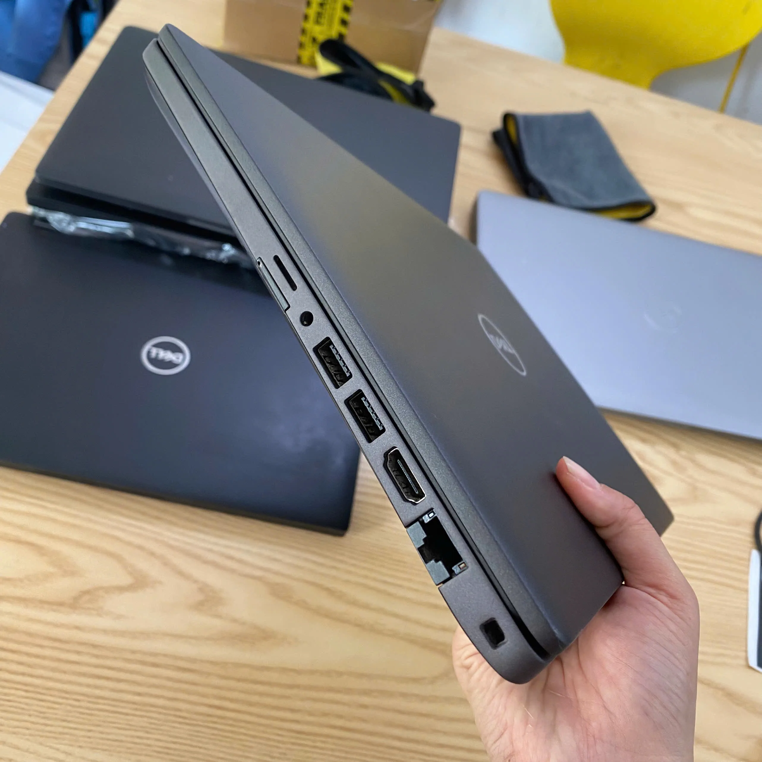 Dell Latitude 5400 core i5-8365u ram 8gb ssd 256gb/Màn hình 14"