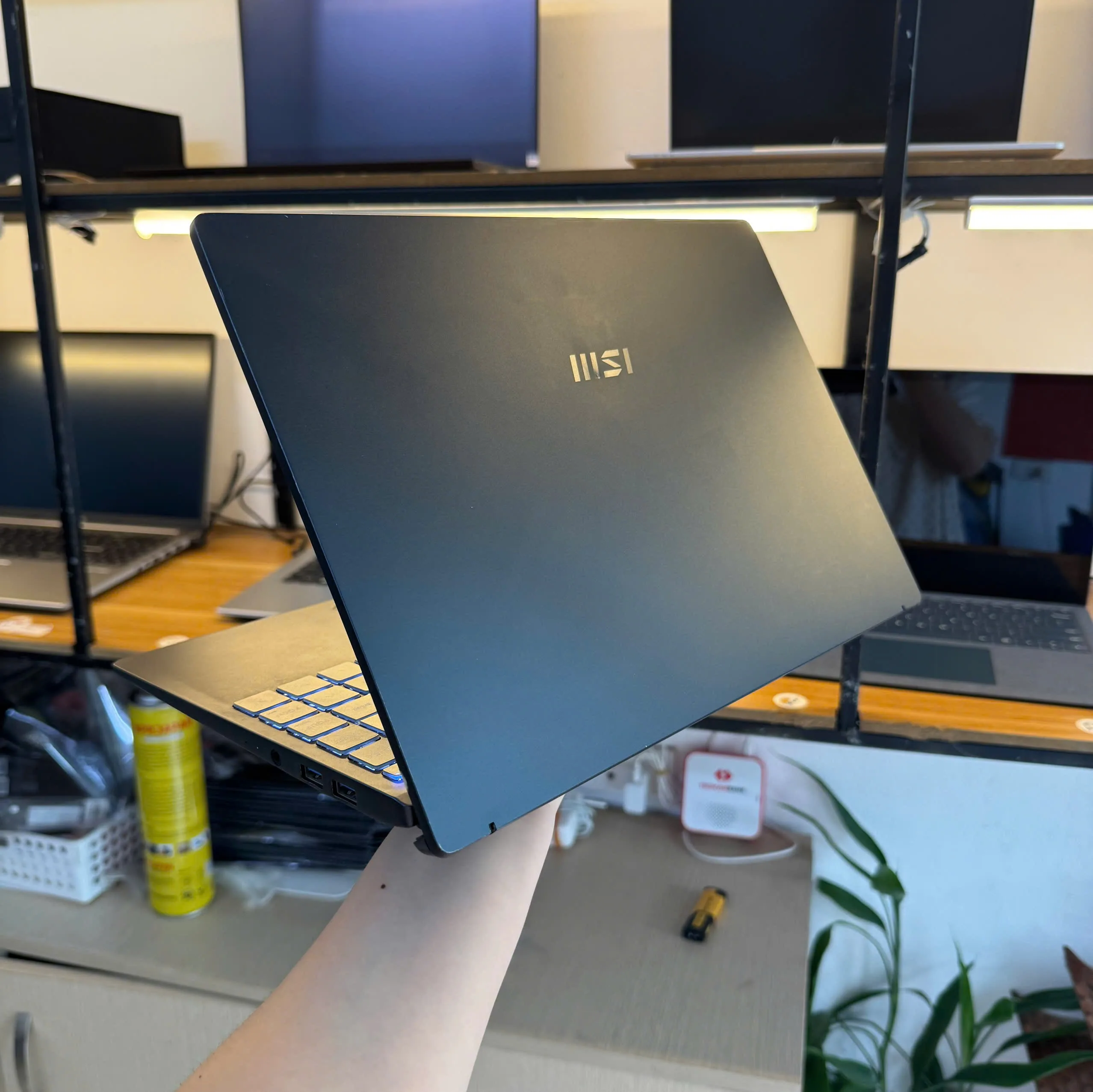 MSI 14 core i5-1155G7 ram 8gb ssd 256gb/Màn hình 14"