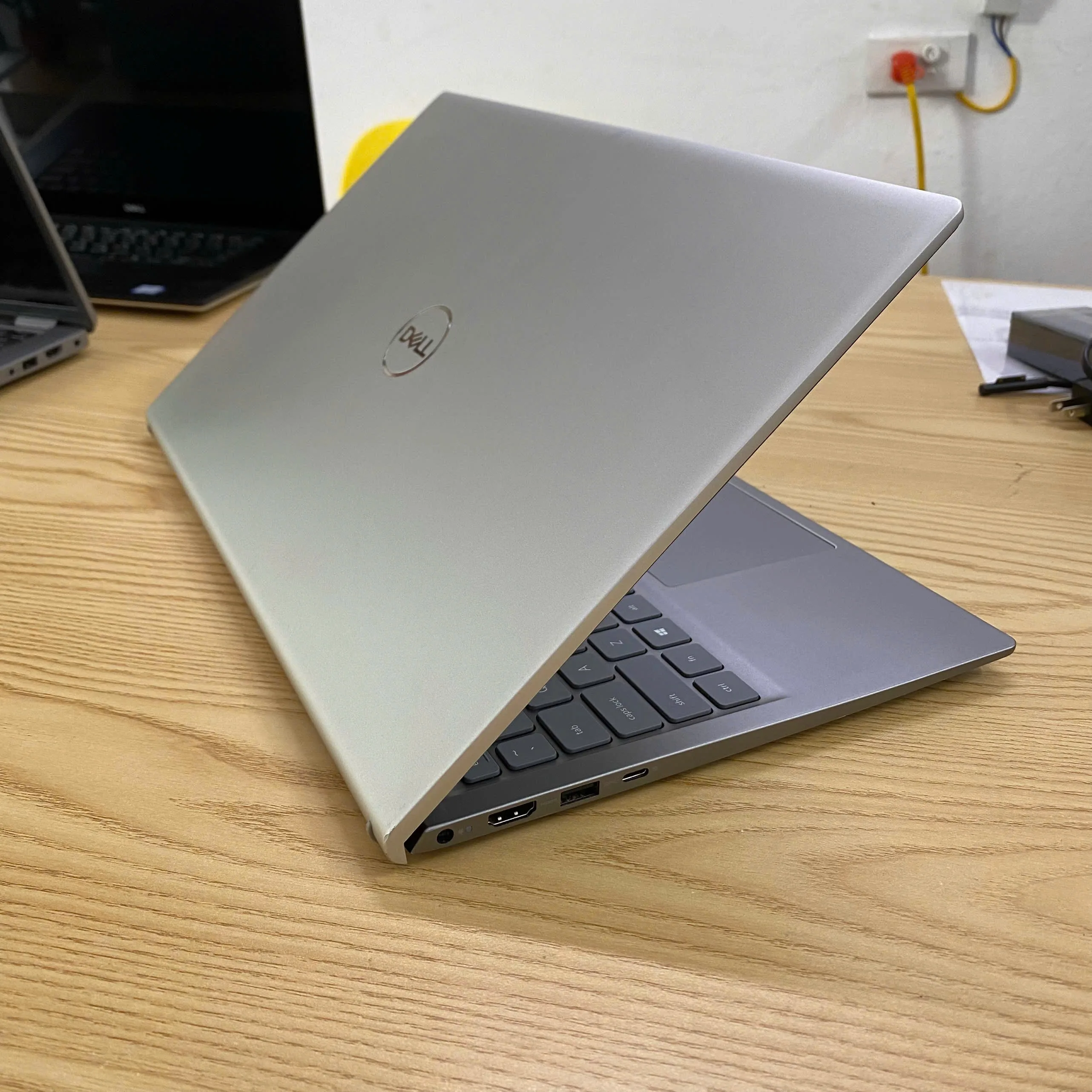 Dell Latitude 5510 core i7-10610U ram 8gb ssd 256gb/Màn hình 15.6"