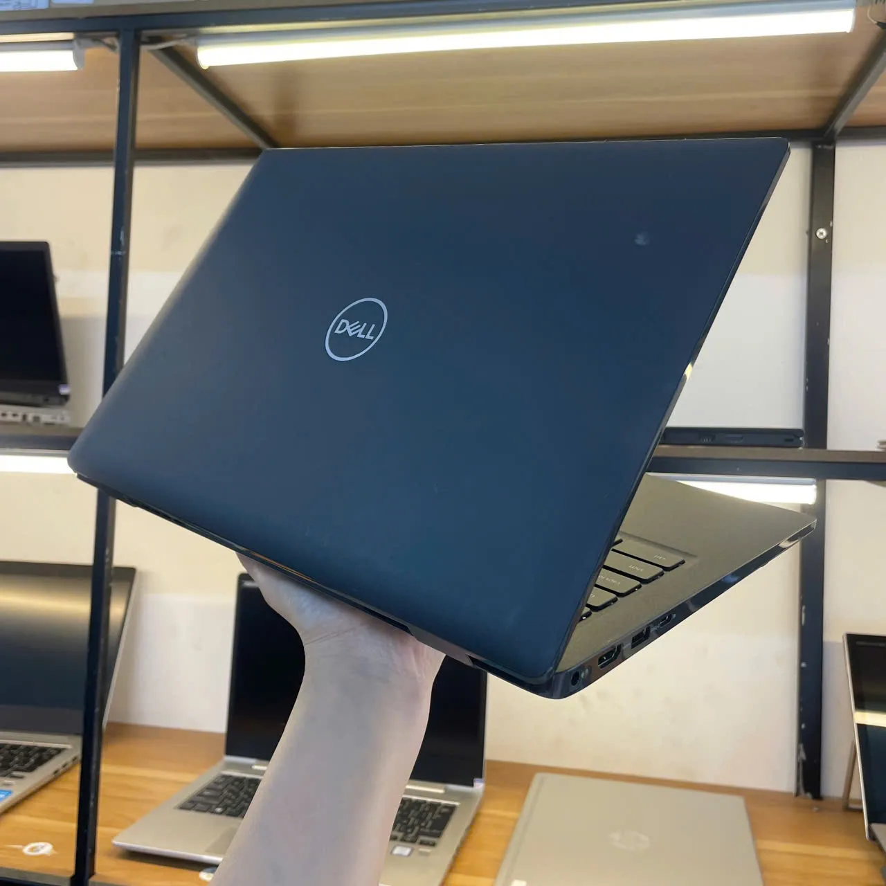Dell Latitude 3420 core i7-1165G7 ram 8gb ssd 256gb/Màn hình 14"