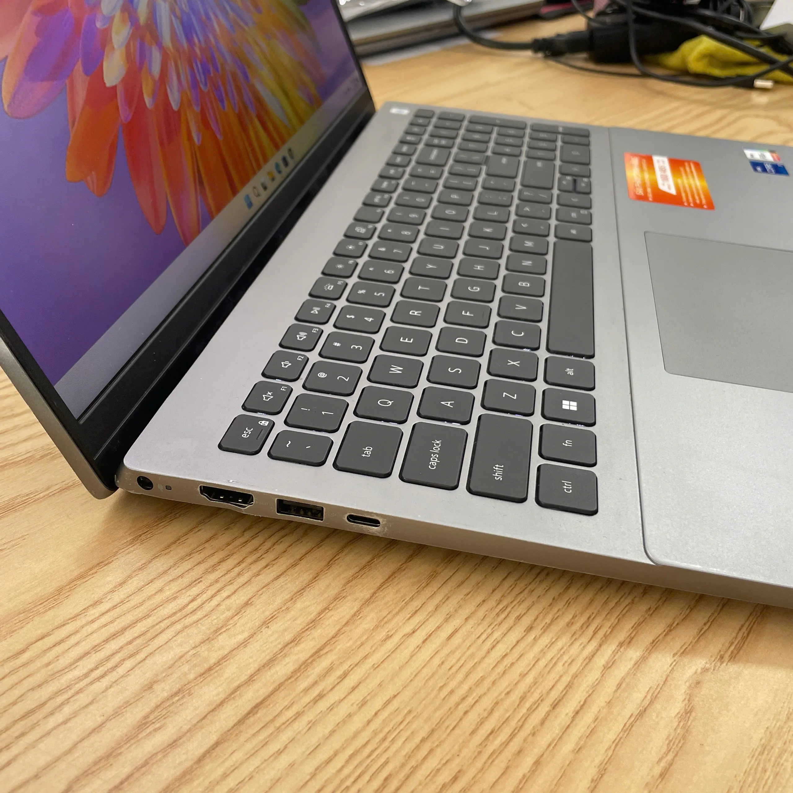 Dell Vostro 5620 core i7-1260P RAM 8GB SSD 256GB/Màn hình 16"