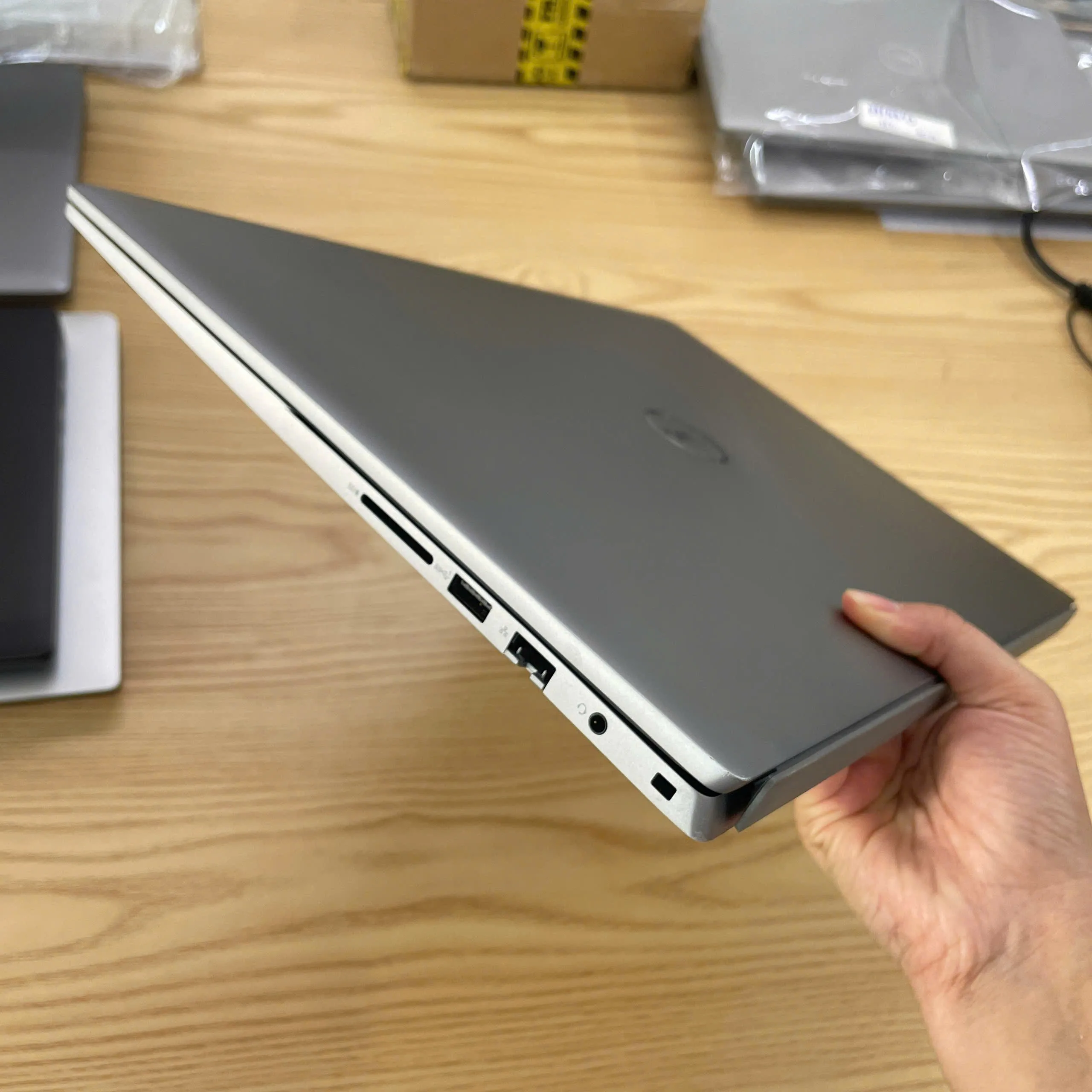 Dell Vostro 5620 core i7-1260P RAM 8GB SSD 256GB/Màn hình 16"