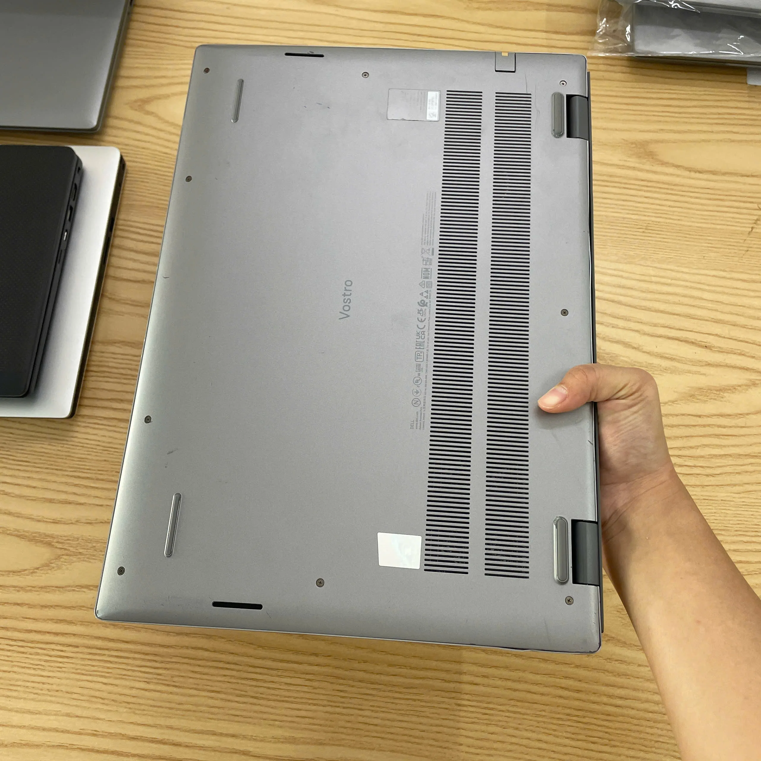 Dell Vostro 5620 core i7-1260P RAM 8GB SSD 256GB/Màn hình 16"