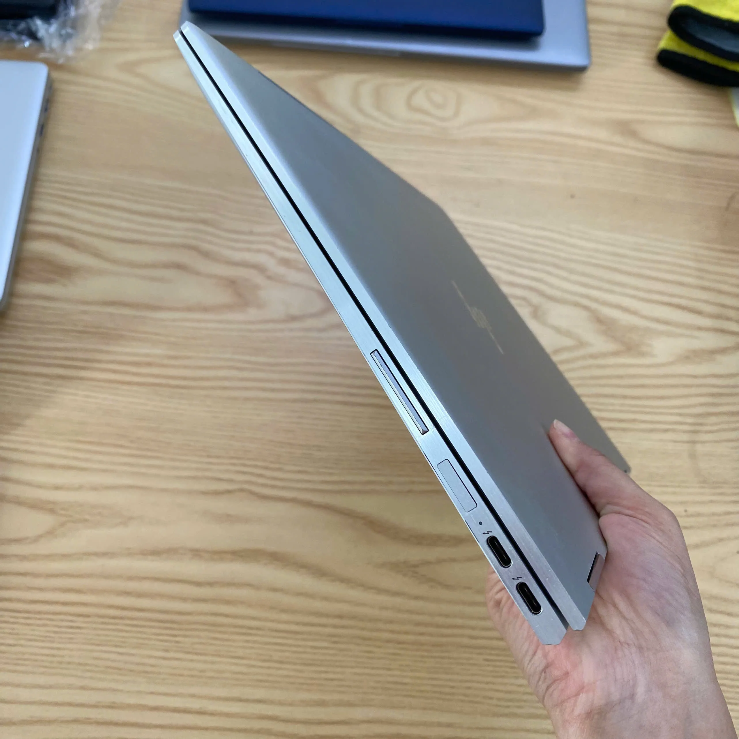 HP Spectre X360 core i5-8250 ram 8gb ssd 256gb/Màn hình 13.3" cảm ứng xoay gập