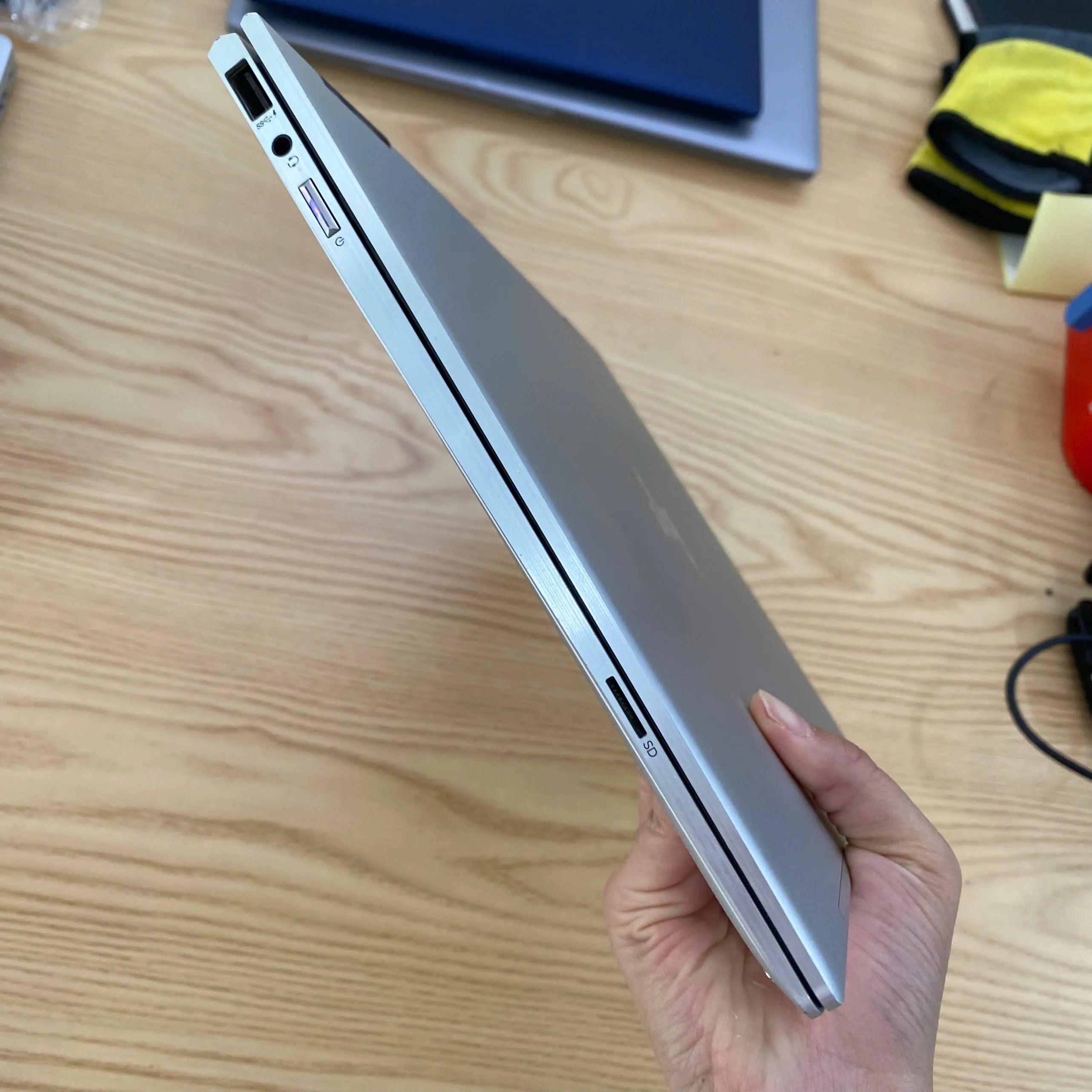 HP Spectre X360 core i5-8250 ram 8gb ssd 256gb/Màn hình 13.3" cảm ứng xoay gập