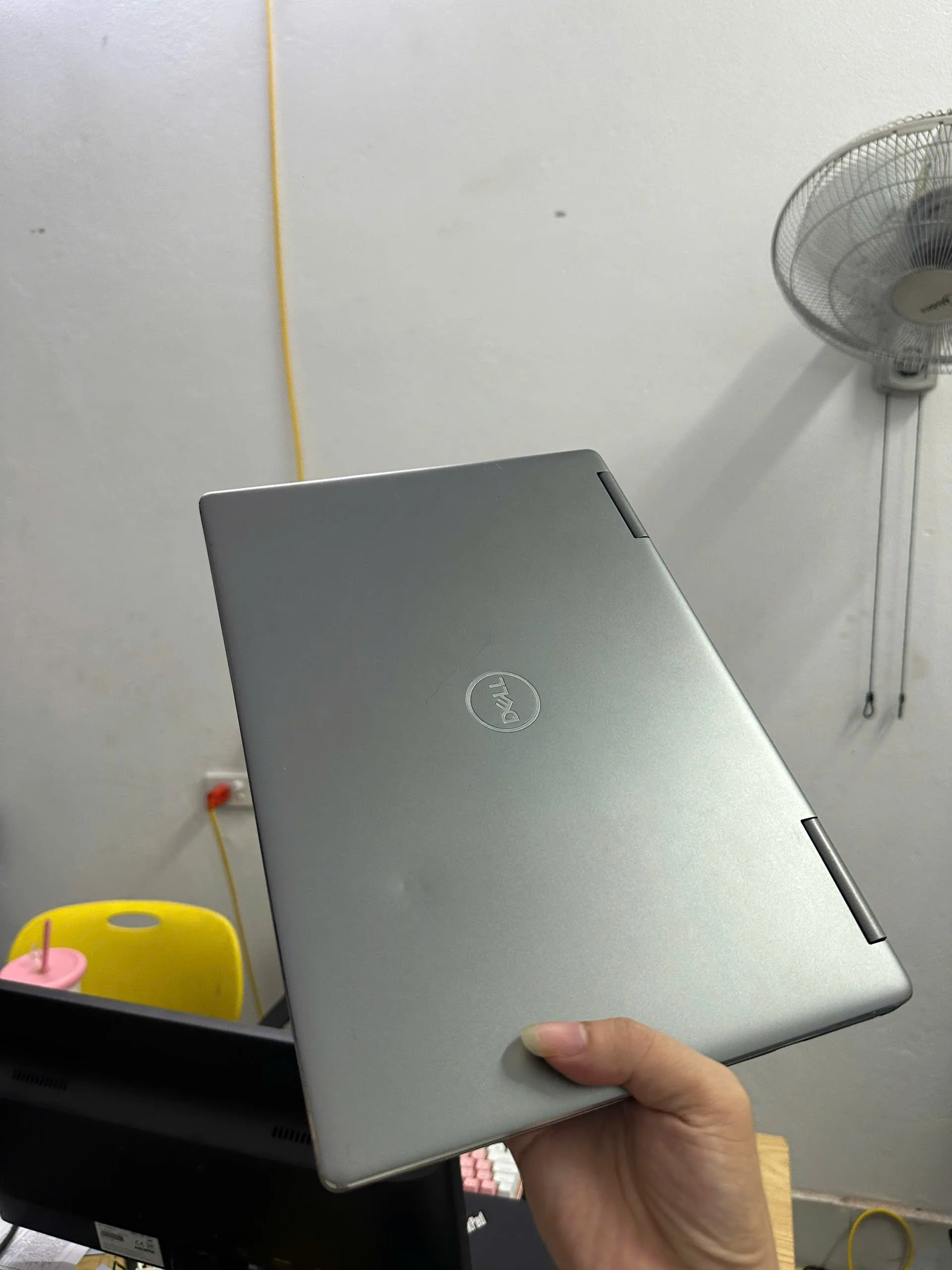 Dell Inspiron 7373 2in1 Core i7-8550U 16GB RAM 256GB SSD màn 13.3" cảm ứng xoay gập