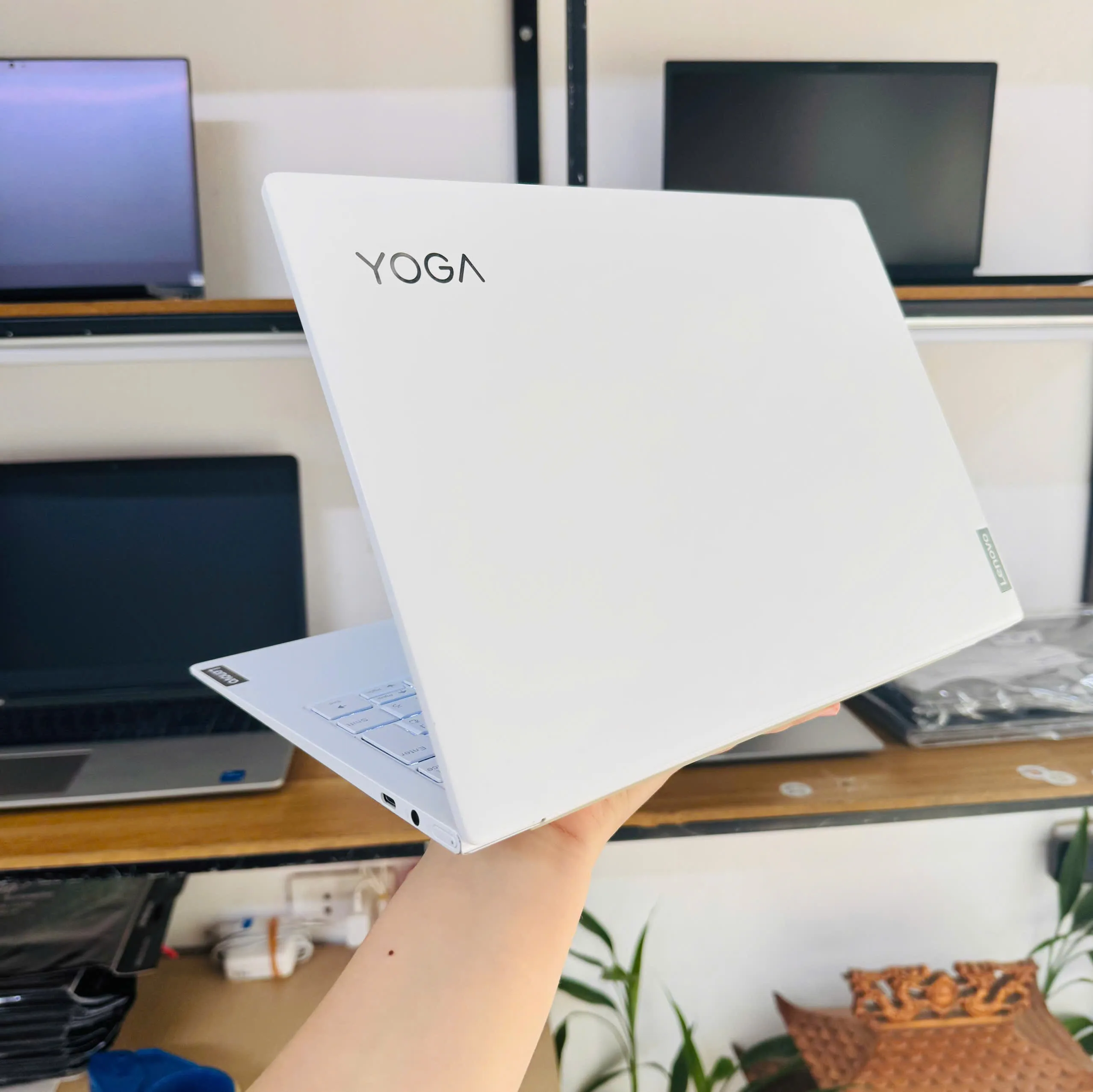 Lenovo Yoga slim 7 Core i7-1165G7 Ram 8GB SSD 512GB 13.3 2k
