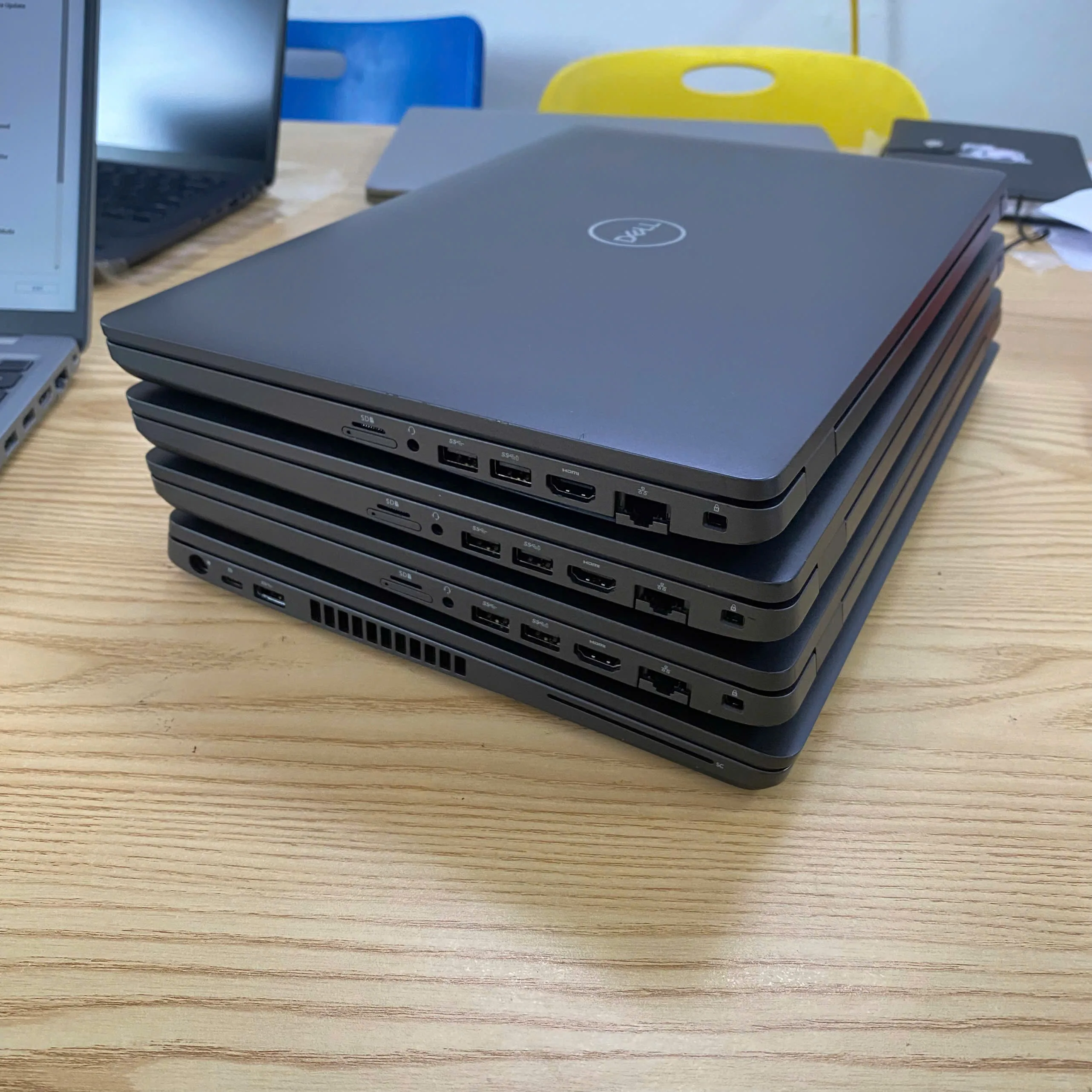 Dell Latitude 5500 core i7-8665U Ram 8GB SSD 256GB màn 15.6 3