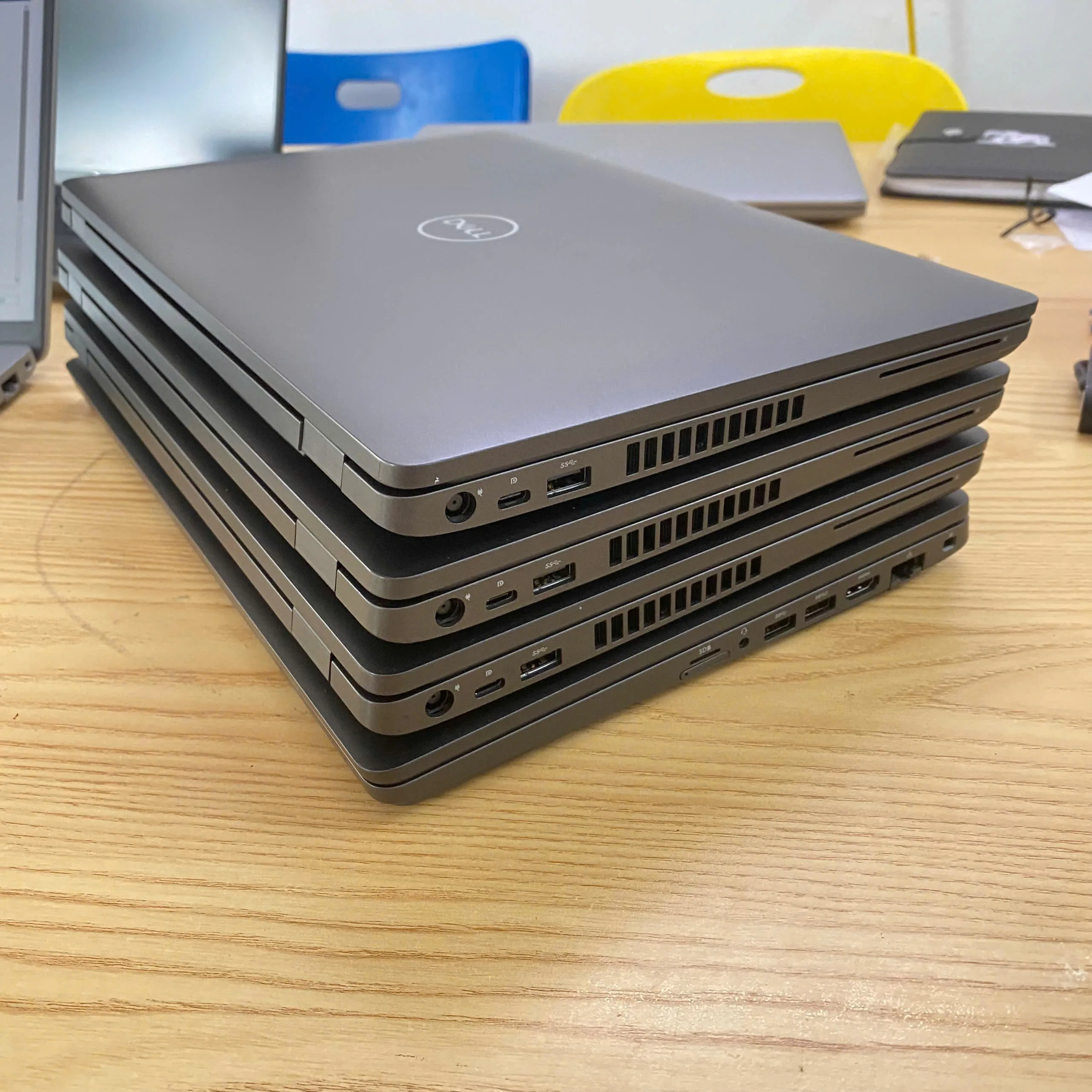 Dell Latitude 5500 core i7-8665U Ram 8GB SSD 256GB màn 15.6 4