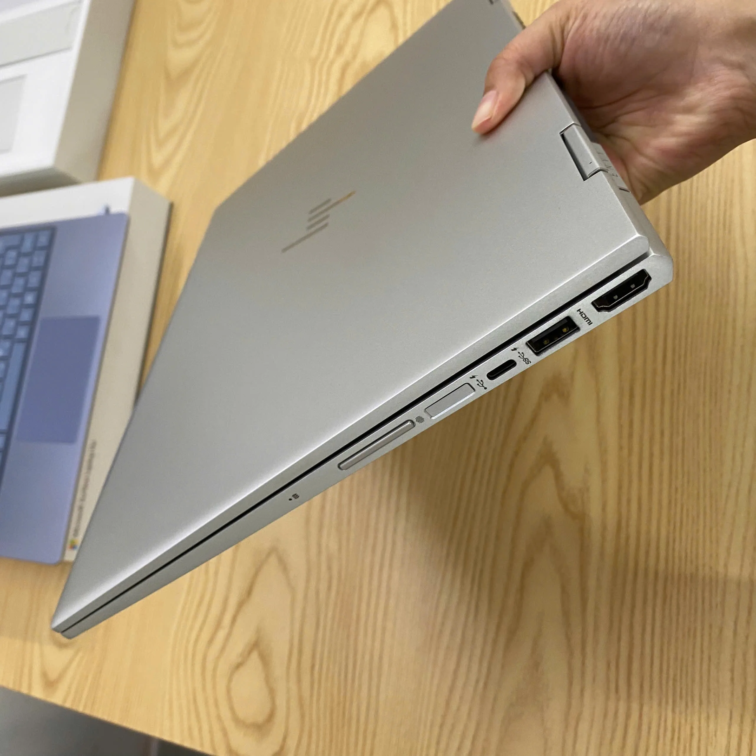 HP Envy x360 Convertible core i7-8565U Ram 16GB DDR4 | 256GB SSD | màn 15.6" cảm ứng xoay gập 360 6
