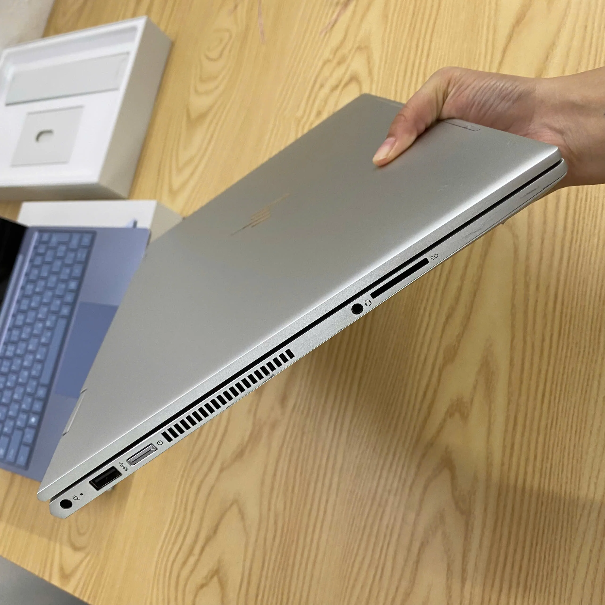 HP Envy x360 Convertible core i7-8565U Ram 16GB DDR4 | 256GB SSD | màn 15.6" cảm ứng xoay gập 360 7