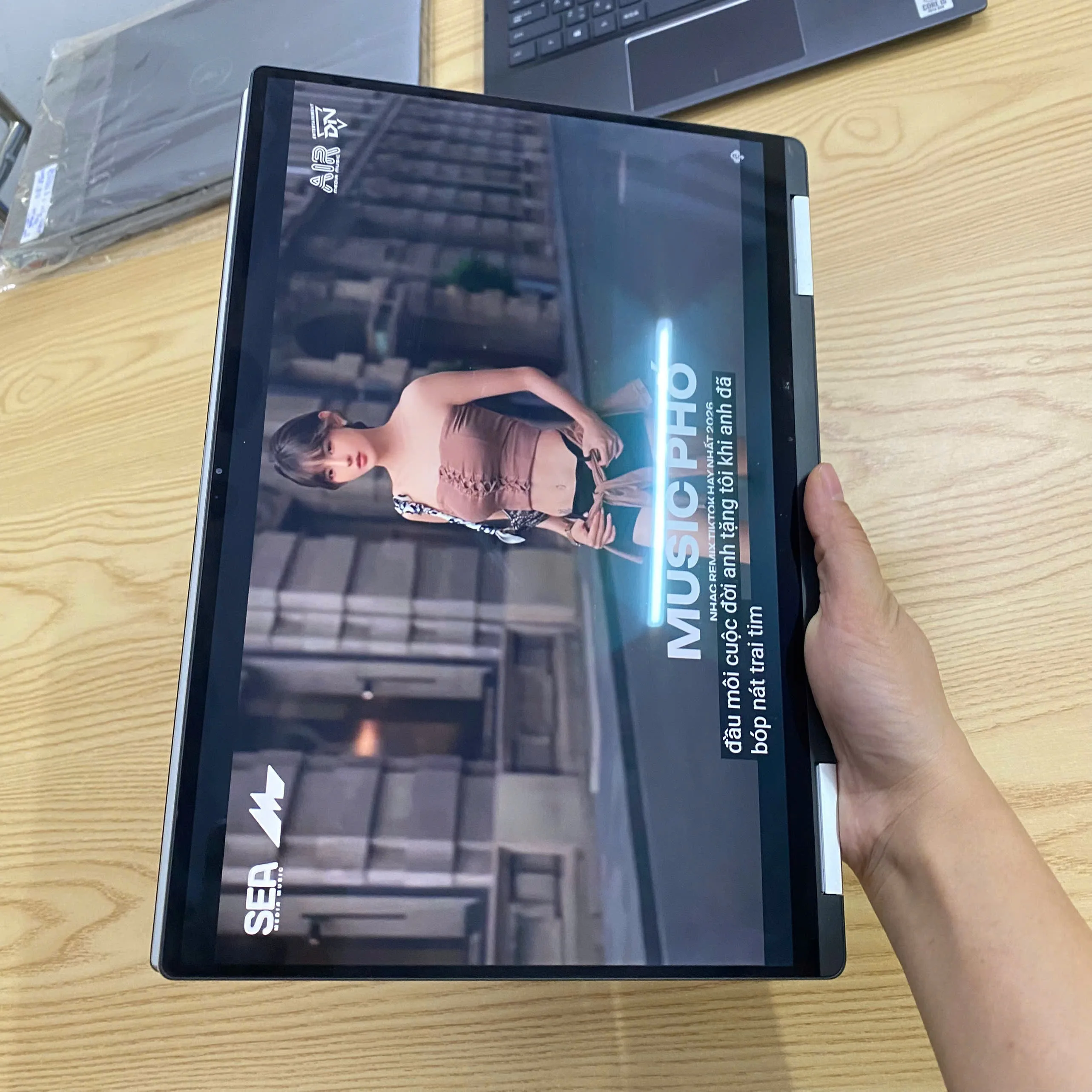 Dell XPS 7390 2 in 1 core i7-1065G7/Ram 32GB/SSD 512GB/13.3" cảm ứng xoay gập
