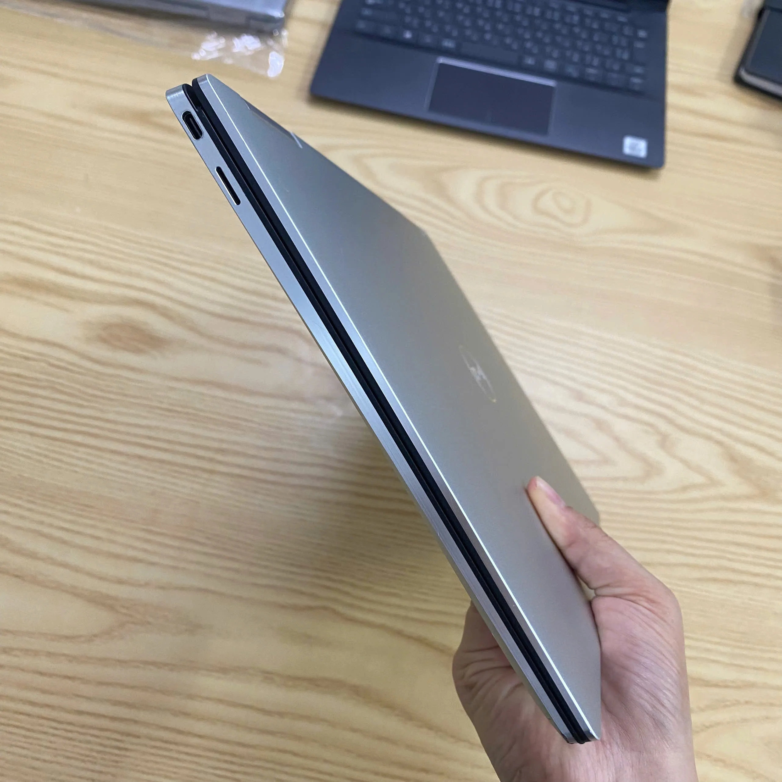 Dell XPS 7390 2 in 1 core i7-1065G7/Ram 32GB/SSD 512GB/13.3" cảm ứng xoay gập