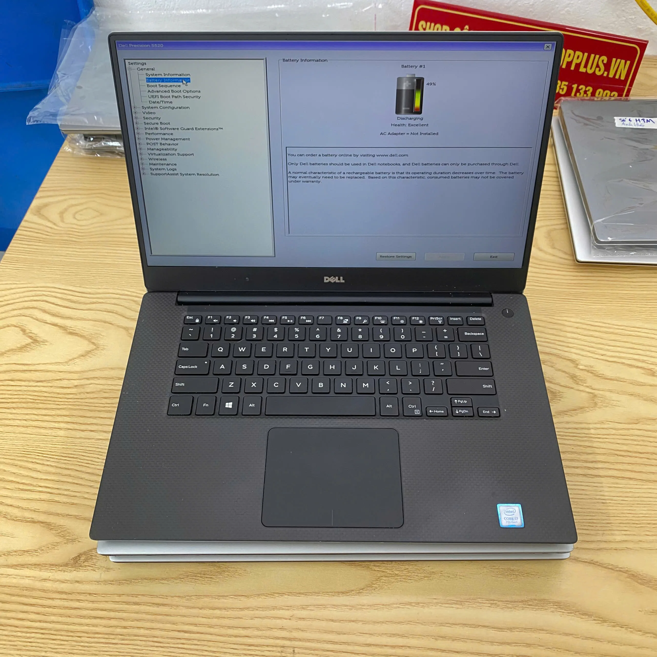 Dell Precision 5520 core i7-7820HQ Ram 8GB SSD 256 Quadro M1200 màn 15.6"