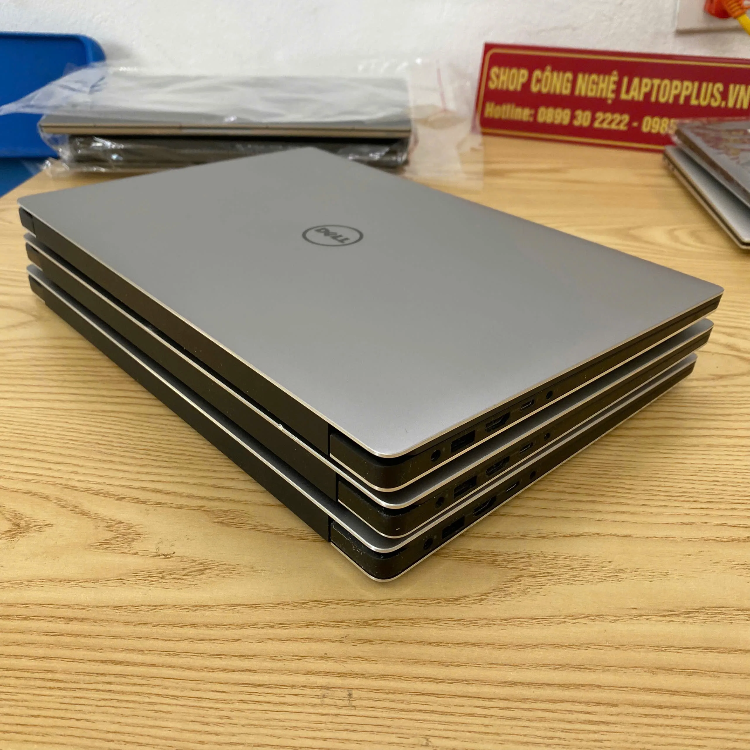 Dell Precision 5520 core i7-7820HQ Ram 8GB SSD 256 Quadro M1200 màn 15.6"