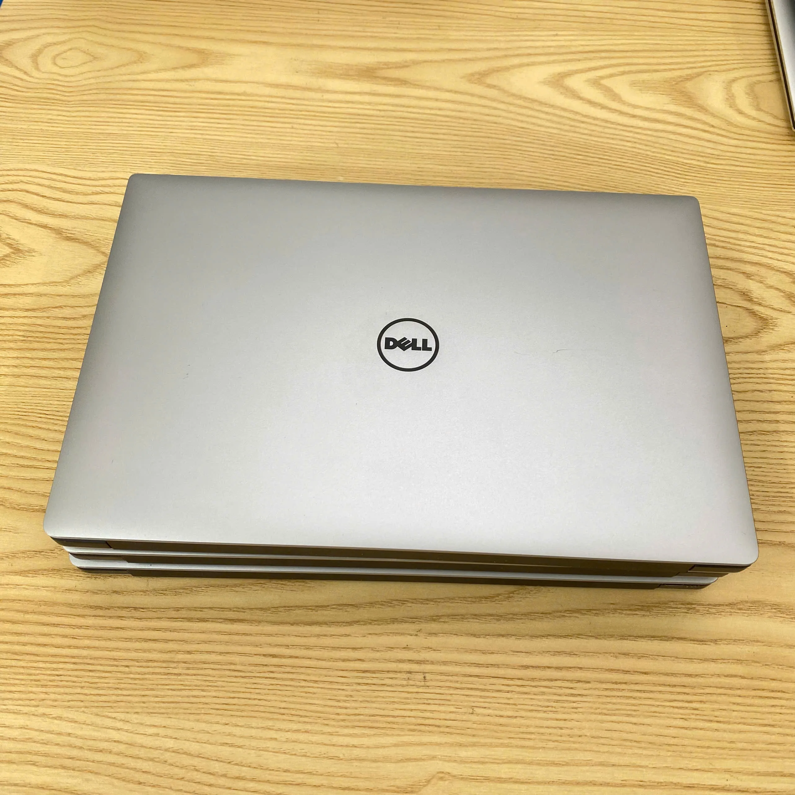 Dell Precision 5520 core i7-7820HQ Ram 8GB SSD 256 Quadro M1200 màn 15.6"