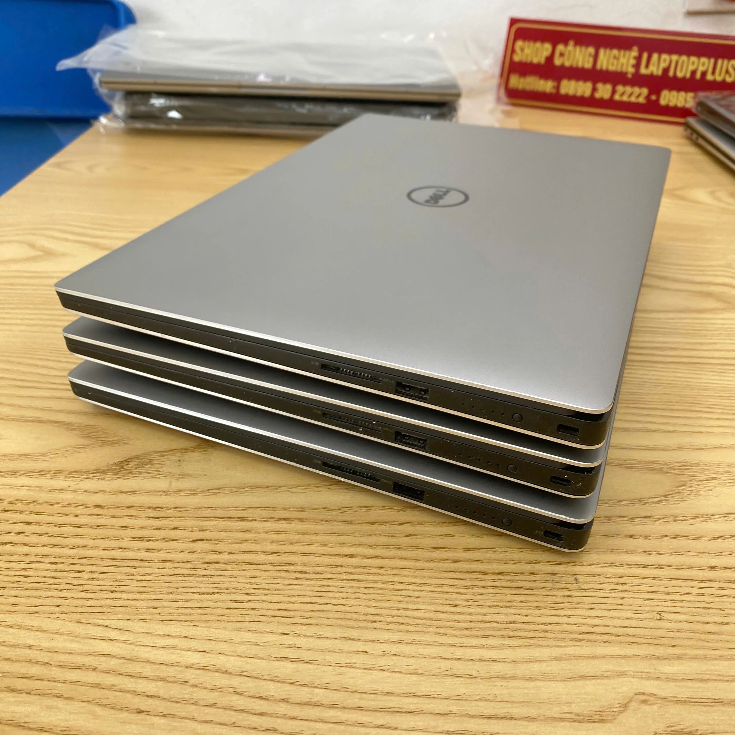 Dell Precision 5520 core i7-7820HQ Ram 8GB SSD 256 Quadro M1200 màn 15.6"