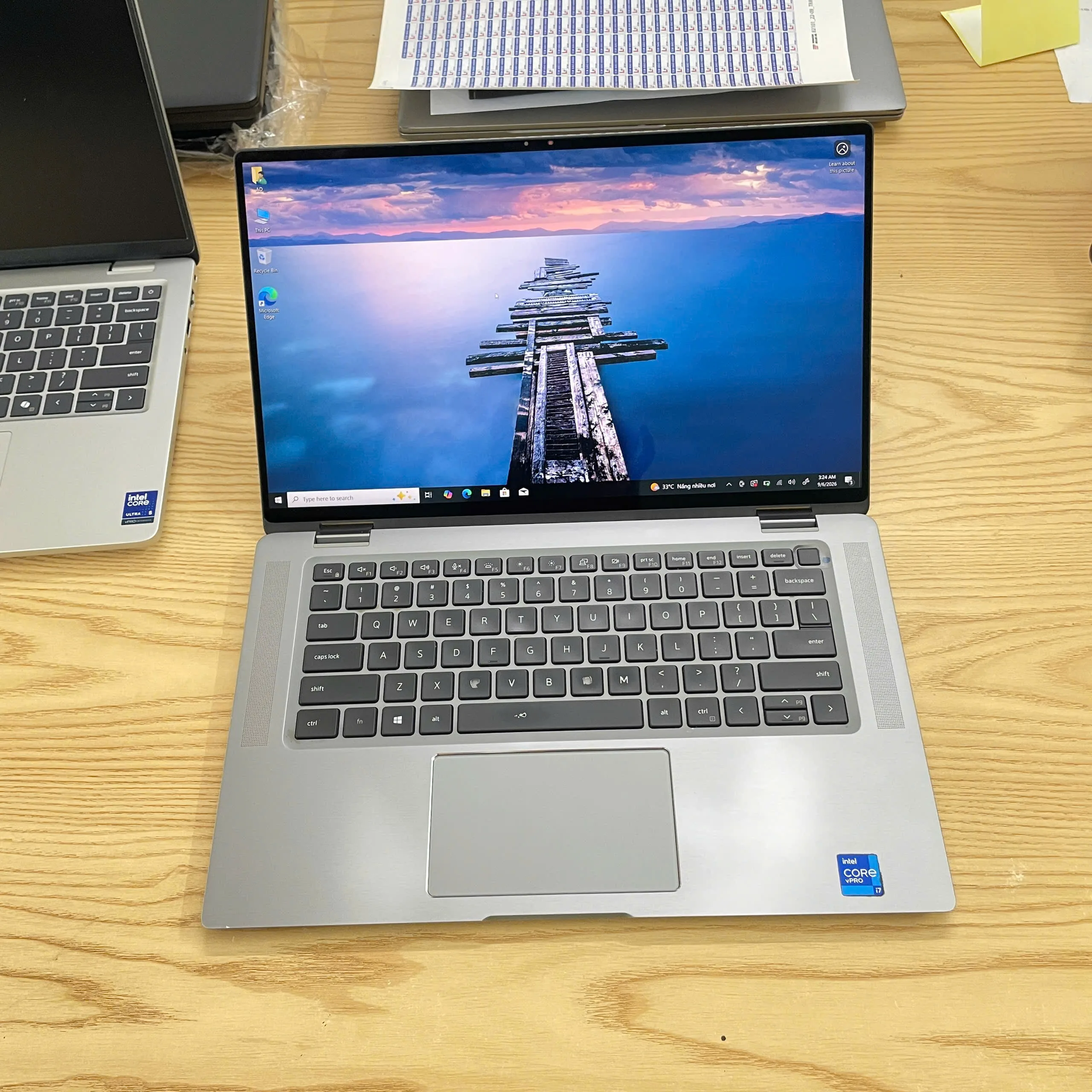 Dell Latitude 9520 2-in-1 core i7-1145G7/Ram 32GB/SSD 512GB/màn 15.6 cảm ứng xoay gập