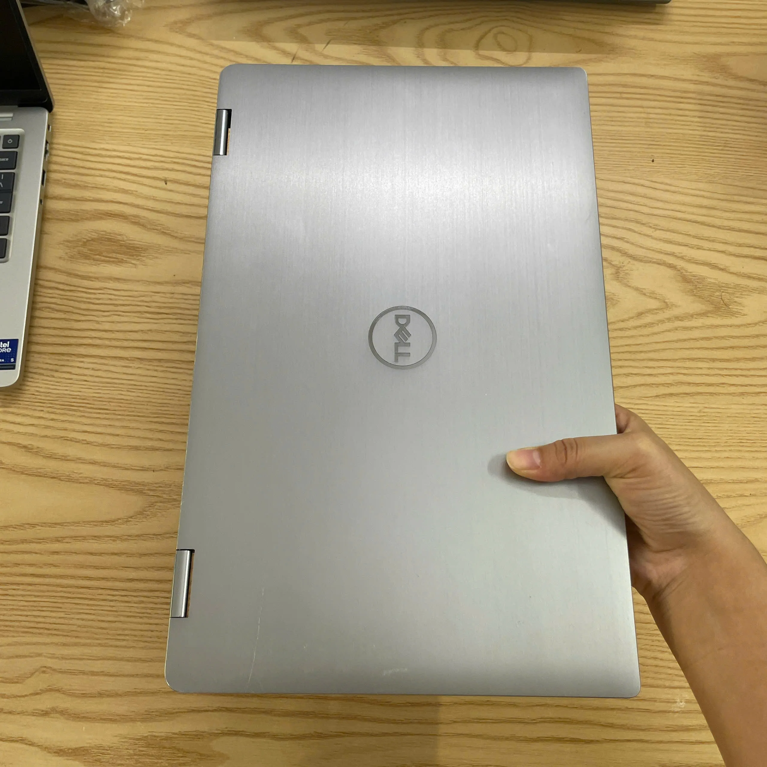 Dell Latitude 9520 2-in-1 core i7-1145G7/Ram 32GB/SSD 512GB/màn 15.6 cảm ứng xoay gập