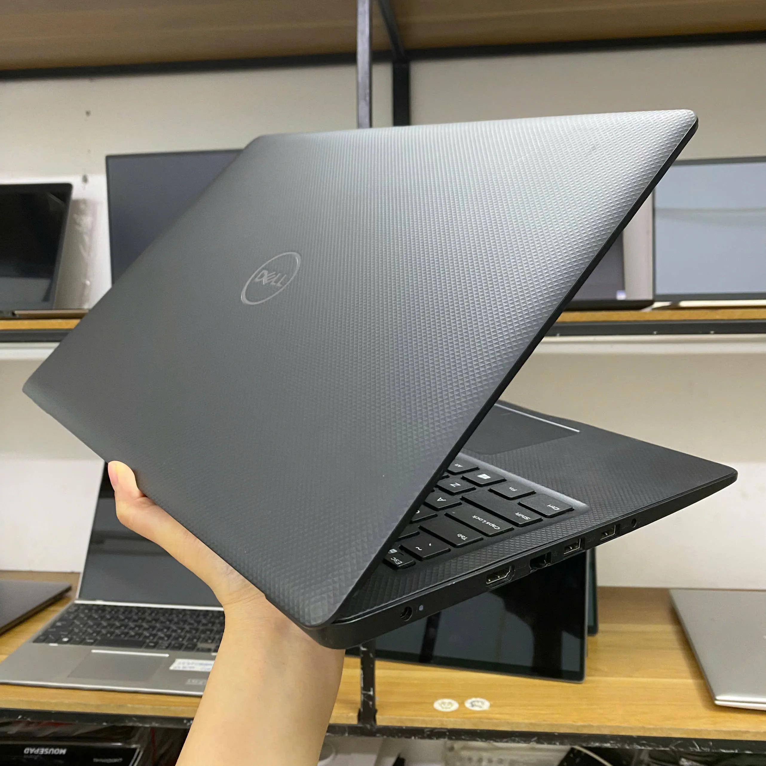 Dell Vostro 3583 core i5-8265u/Ram 8/SSD 256/15.6”FHD