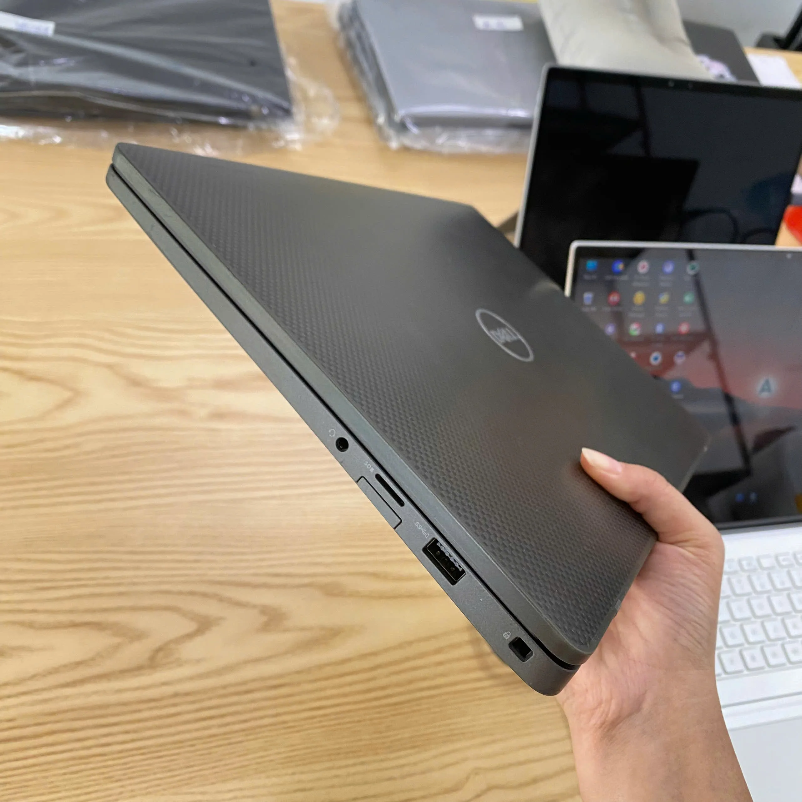 Dell Latitude 7400 core i5-8250u/Ram 8/SSD 256/màn 14"