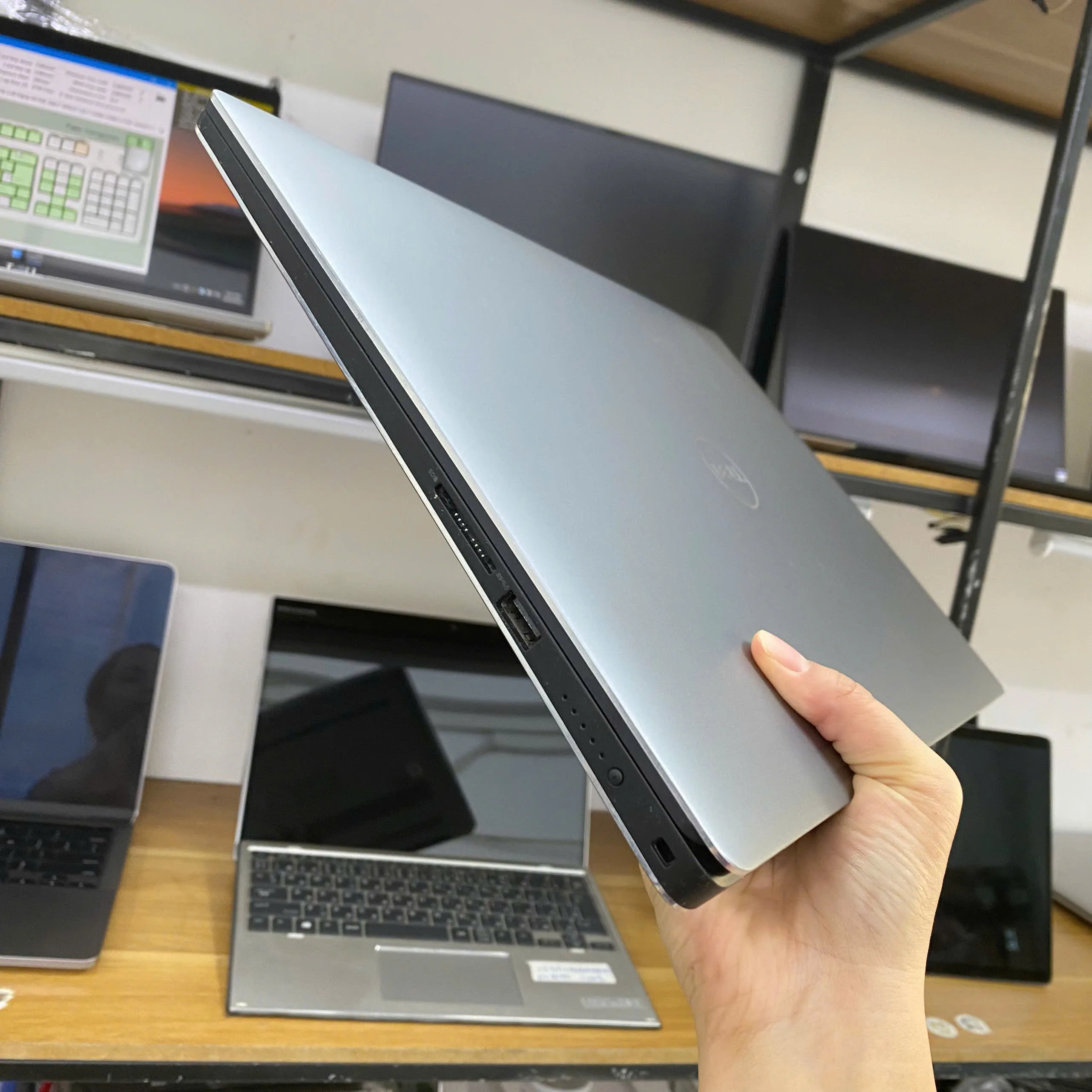 Dell Precision 5540 core i7-9850H ram 16gb ssd 512gb/Card T1000/Màn hình 15.6"