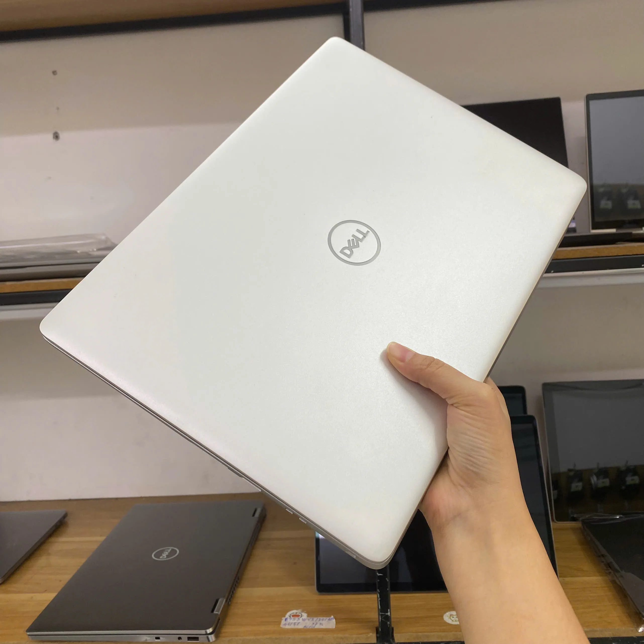 Dell Inspiron 5485 Ryzen 5-3500u/Ram 8GB/SSD 256GB/14"FHD