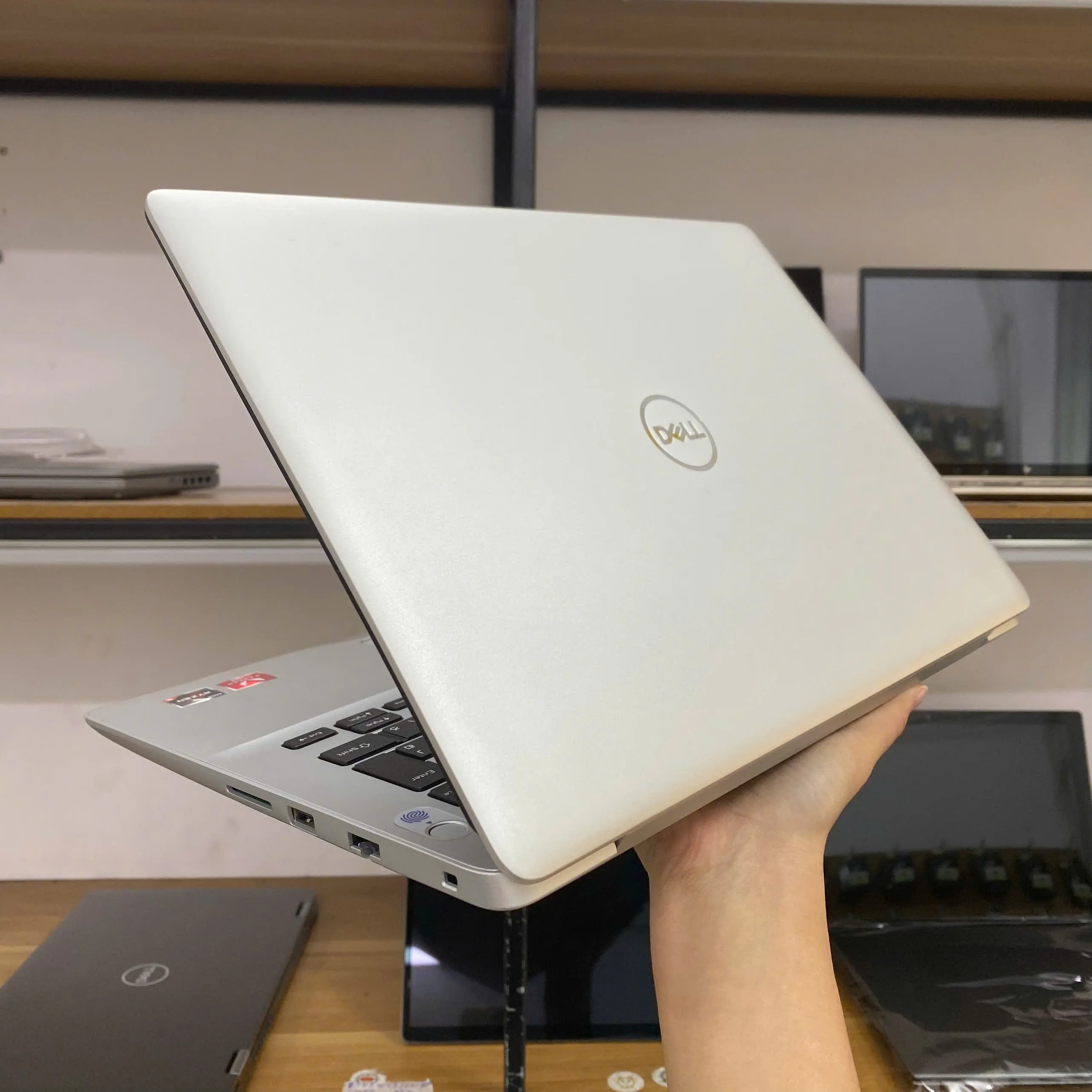 Dell Inspiron 5485 Ryzen 5-3500u/Ram 8GB/SSD 256GB/14"FHD