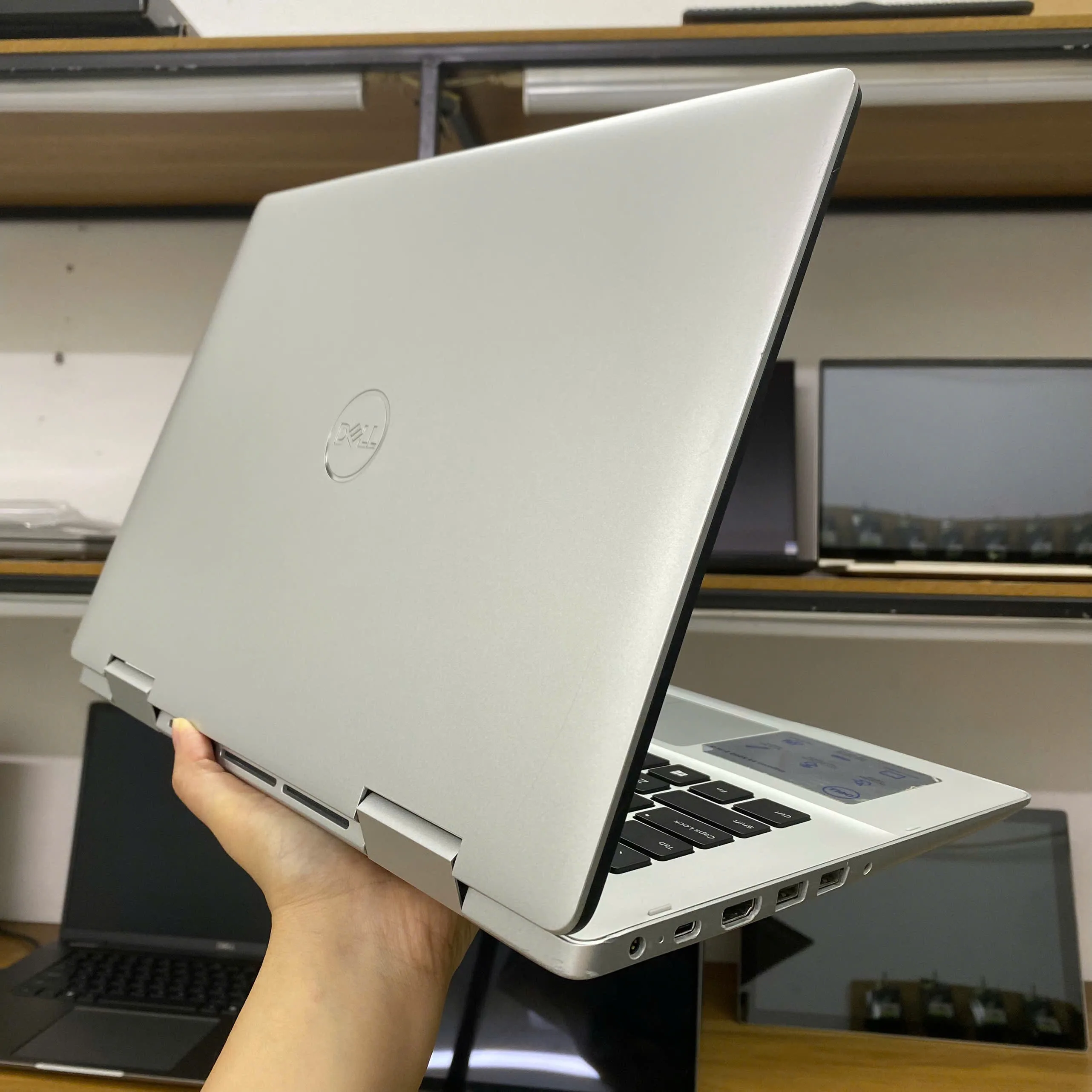 Dell Inspiron 5491 2-in-1 core i7-10510U - 8GB RAM - 256GB SSD- 14" cảm ứng xoay gập