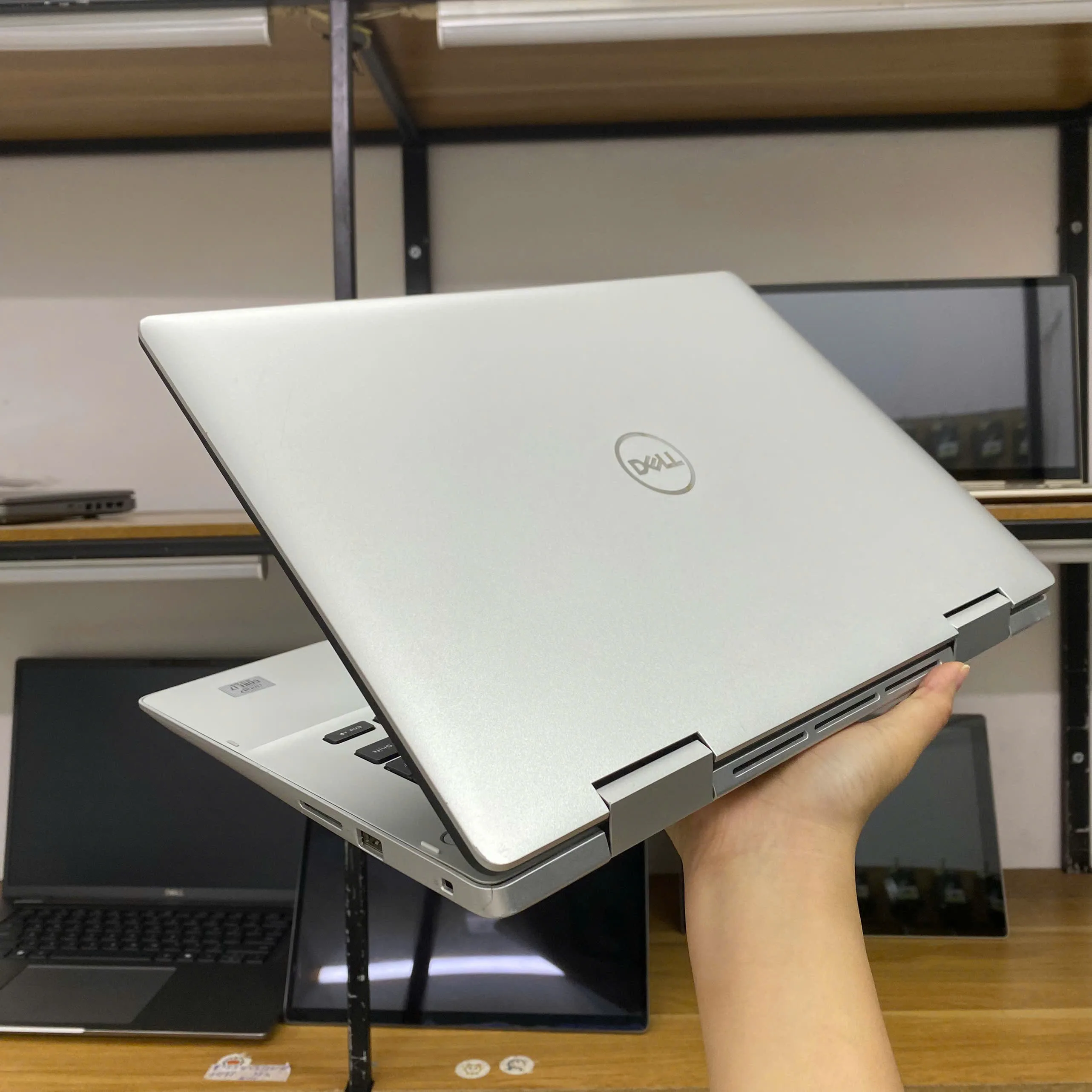 Dell Inspiron 5491 2-in-1 core i7-10510U - 8GB RAM - 256GB SSD- 14" cảm ứng xoay gập