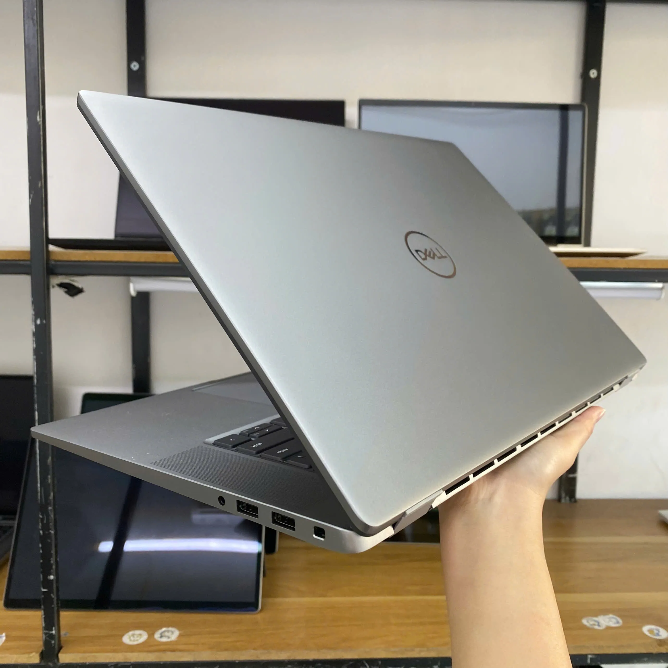 Dell Latitude 7650 Ultra 7 165U - 32GB RAM DDR5 512GB SSD