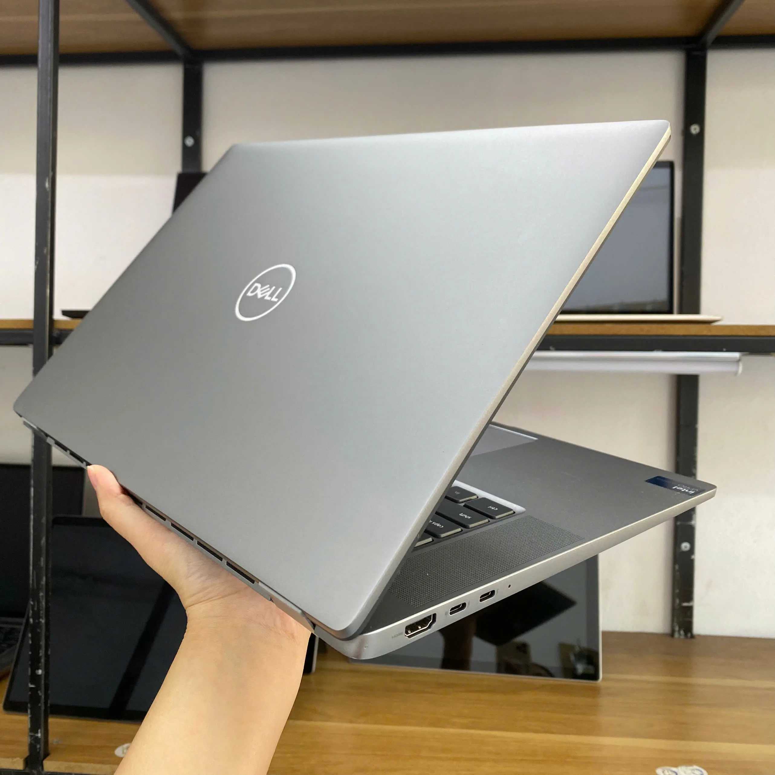 Dell Latitude 7650 Ultra 7 165U - 32GB RAM DDR5 512GB SSD