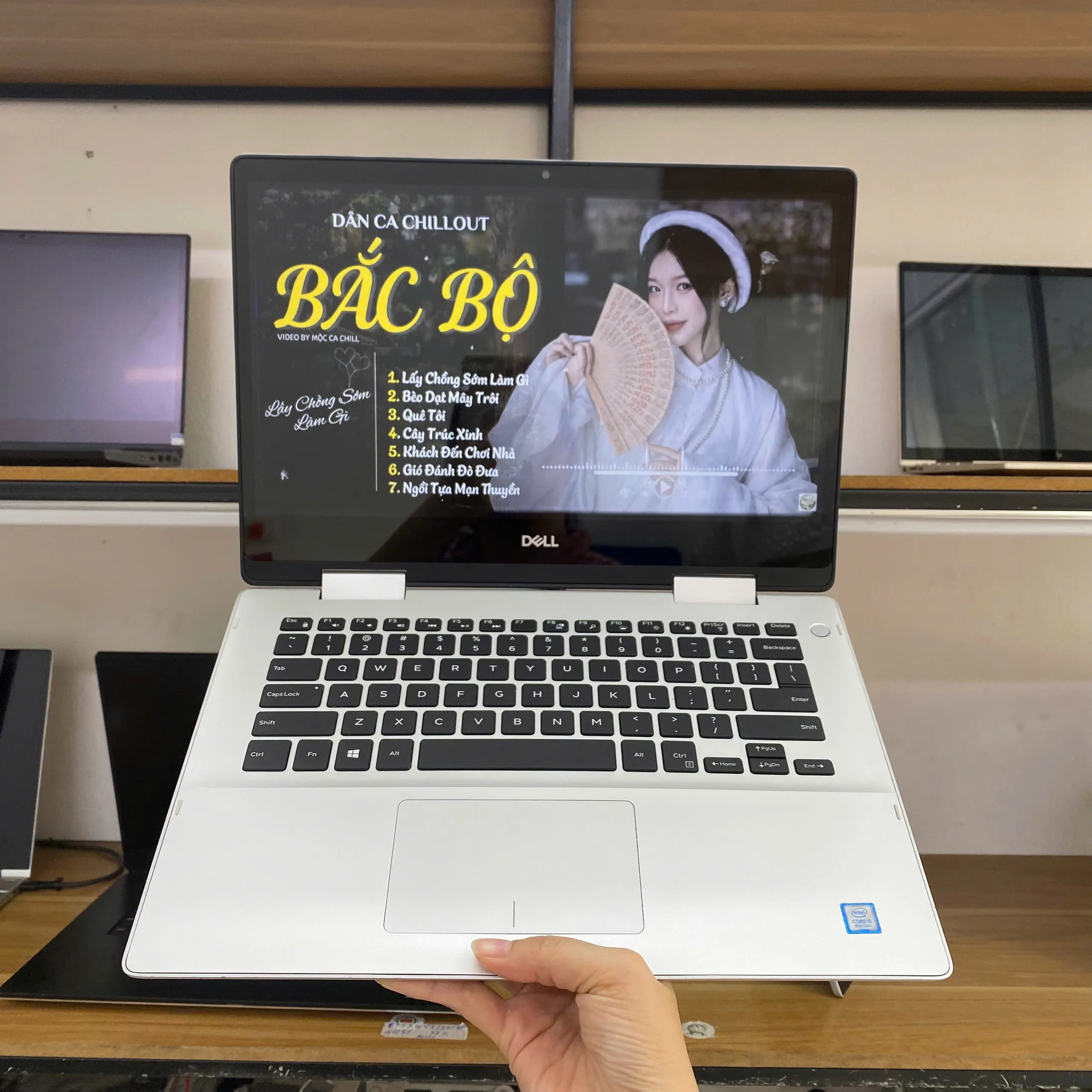 Dell Inspiron 5482 2-in-1 core i5-8265U - 8GB RAM - 256GB SSD - màn 14" xoay gập cảm ứng