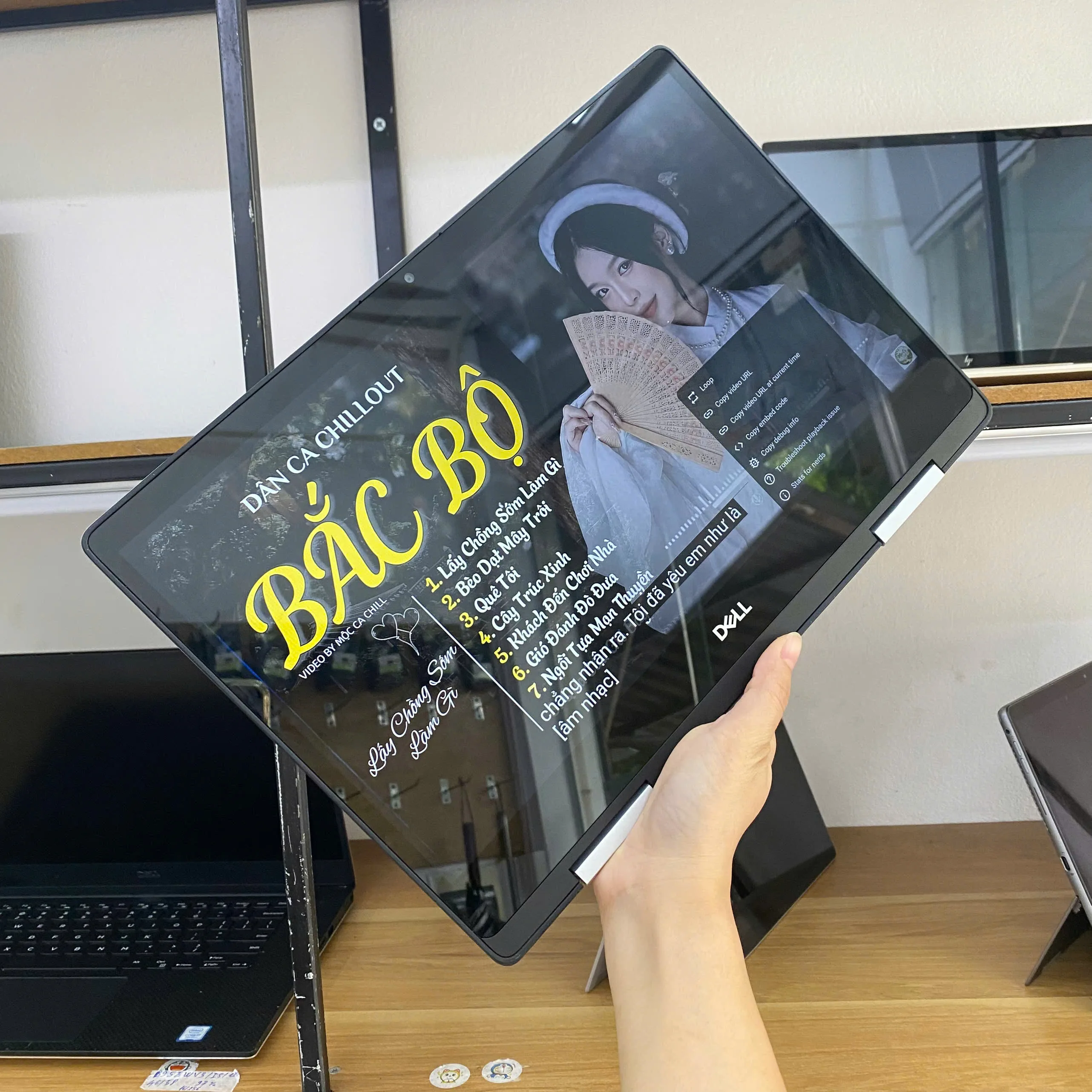 Dell Inspiron 5482 2-in-1 core i5-8265U - 8GB RAM - 256GB SSD - màn 14" xoay gập cảm ứng