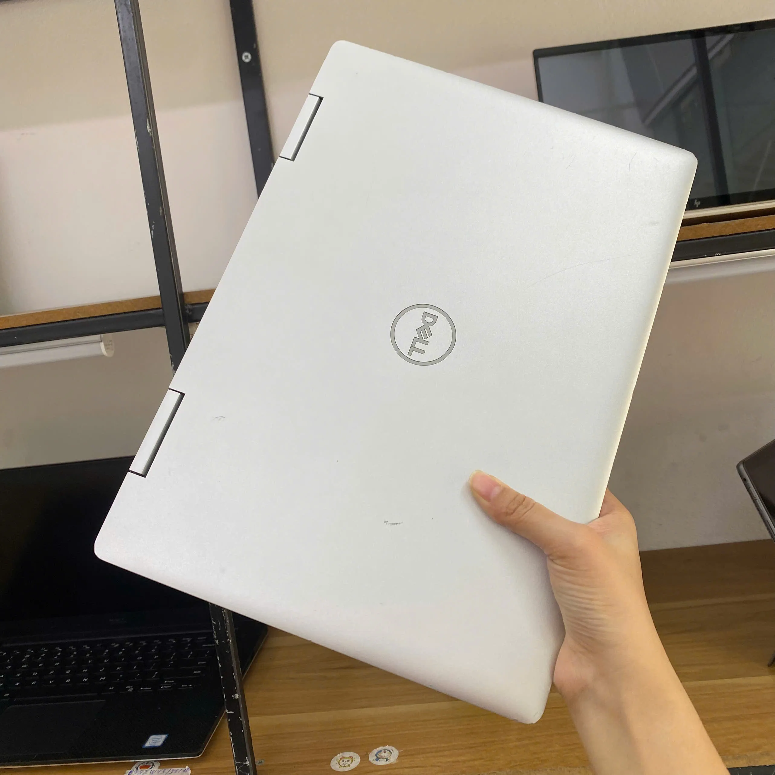 Dell Inspiron 5482 2-in-1 core i5-8265U - 8GB RAM - 256GB SSD - màn 14" xoay gập cảm ứng
