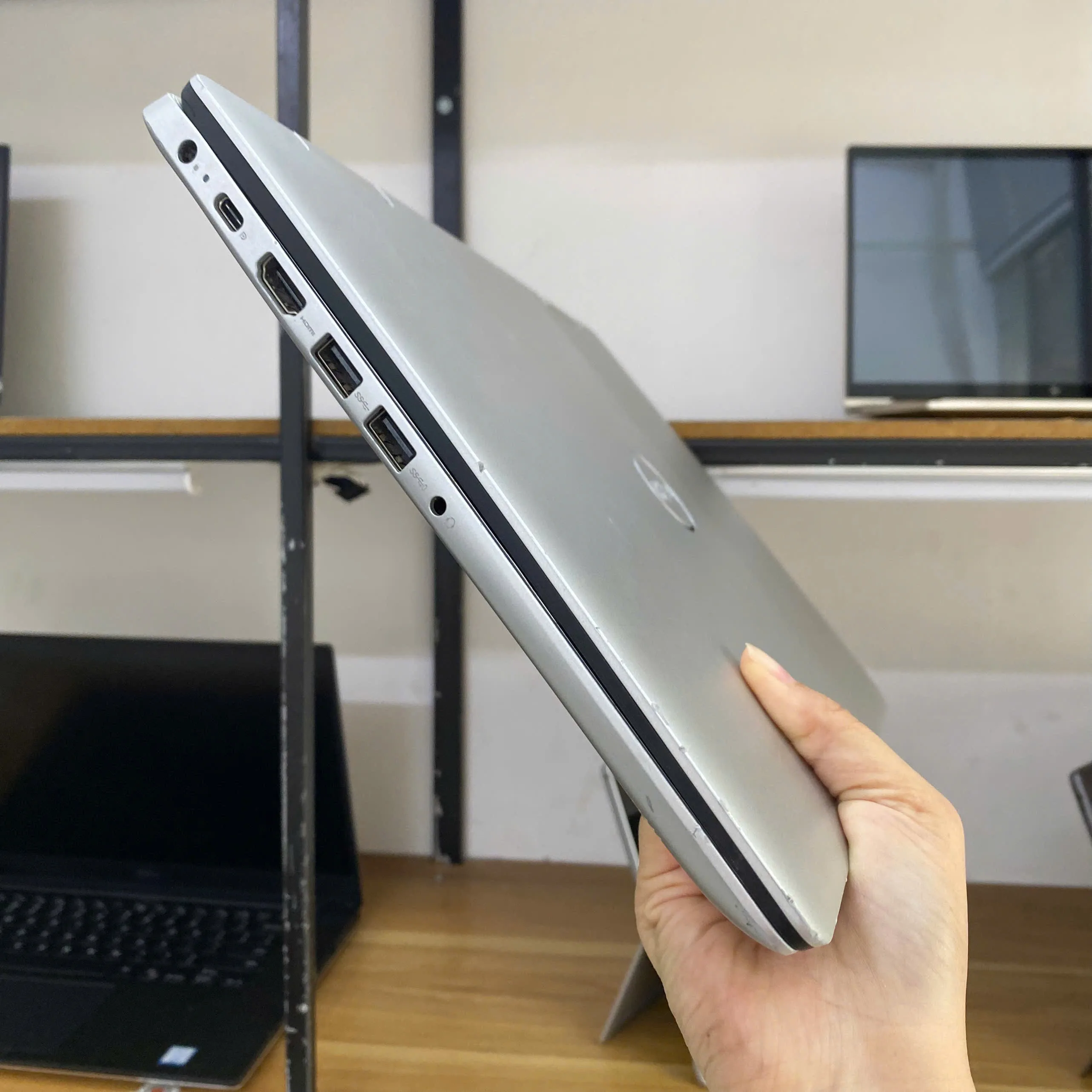 Dell Inspiron 5482 2-in-1 core i5-8265U - 8GB RAM - 256GB SSD - màn 14" xoay gập cảm ứng