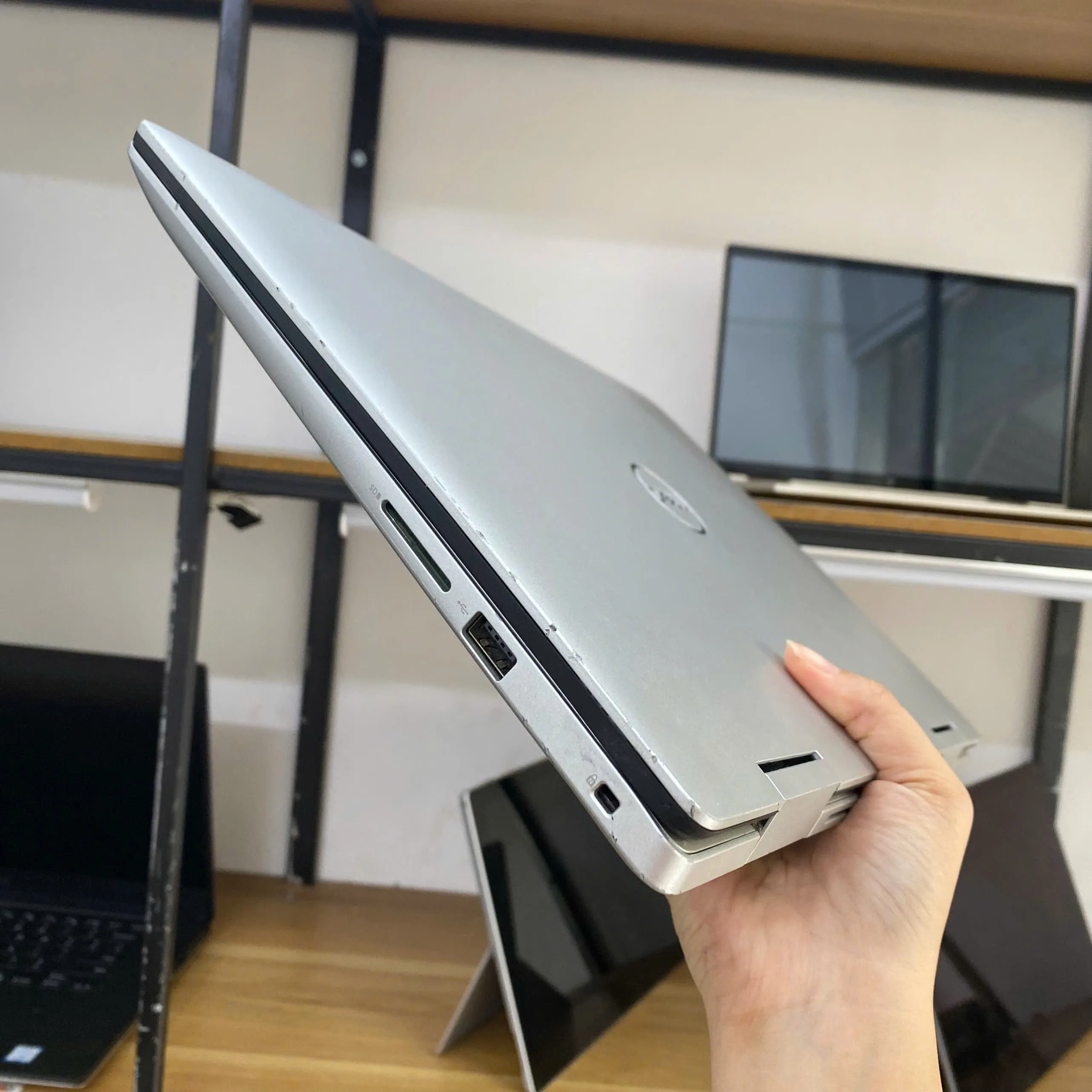 Dell Inspiron 5482 2-in-1 core i5-8265U - 8GB RAM - 256GB SSD - màn 14" xoay gập cảm ứng