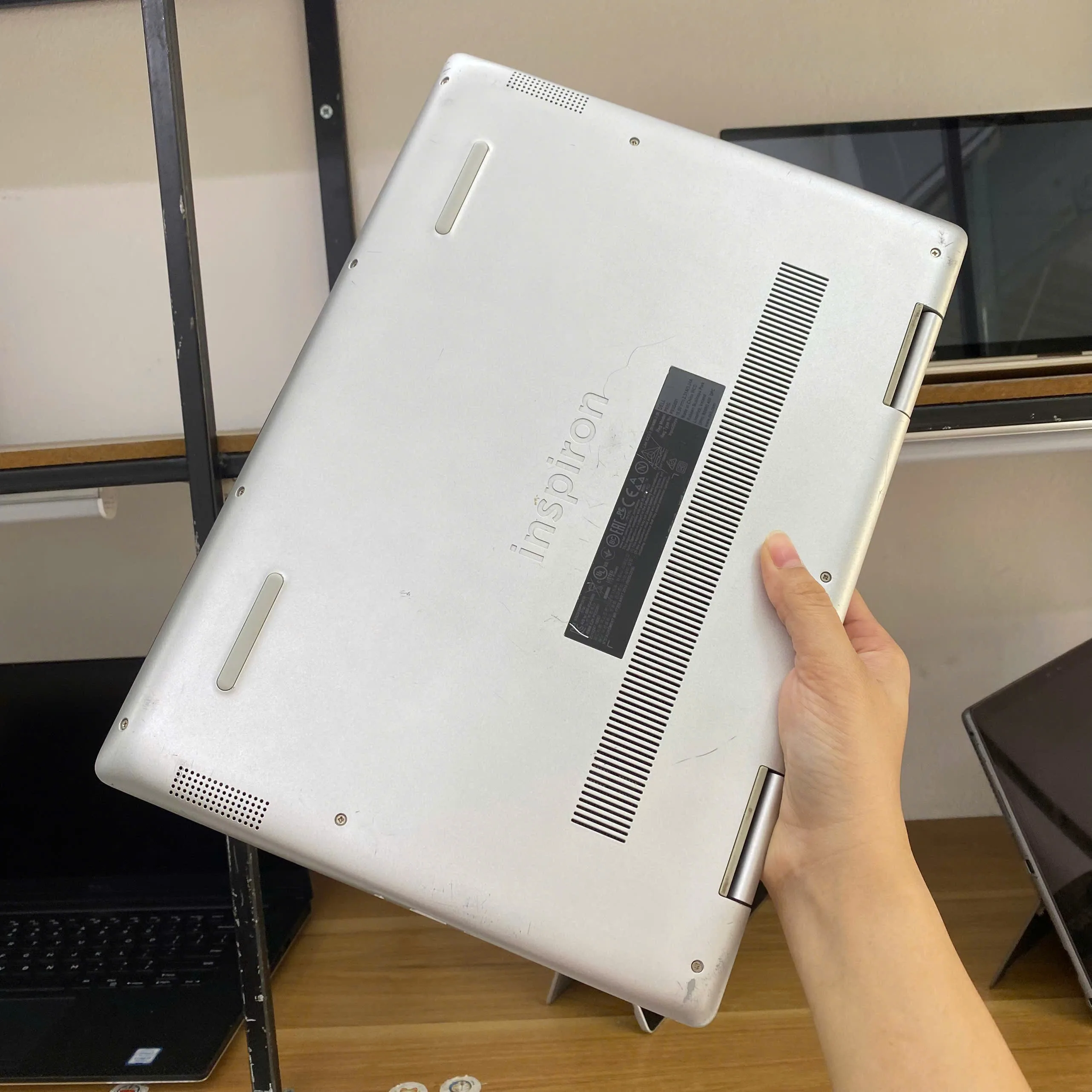 Dell Inspiron 5482 2-in-1 core i5-8265U - 8GB RAM - 256GB SSD - màn 14" xoay gập cảm ứng