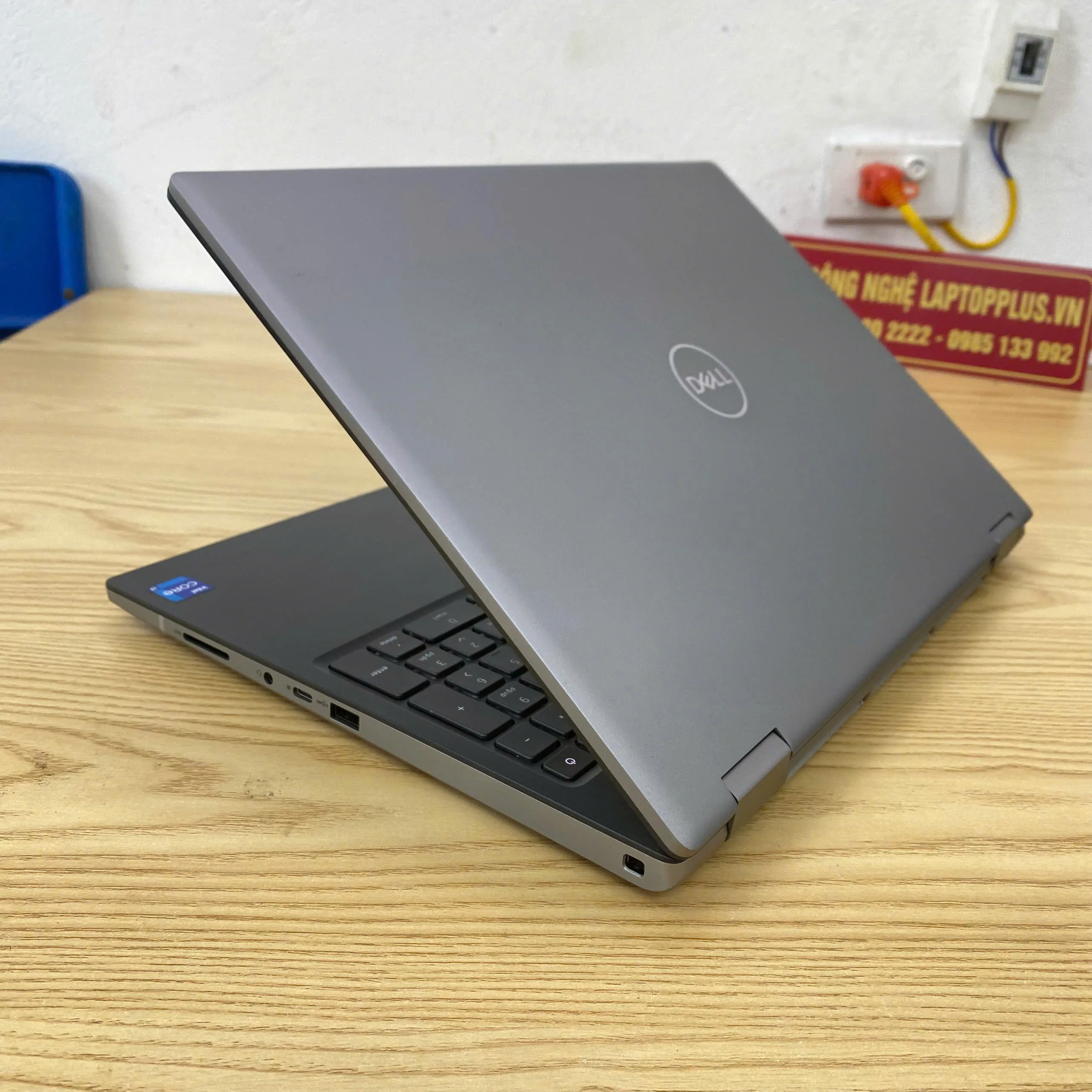 Dell Precision 7670 RAM 32GB | SSD NVMe 512GB NVIDIA RTX A2000 8GB màn 15.6"