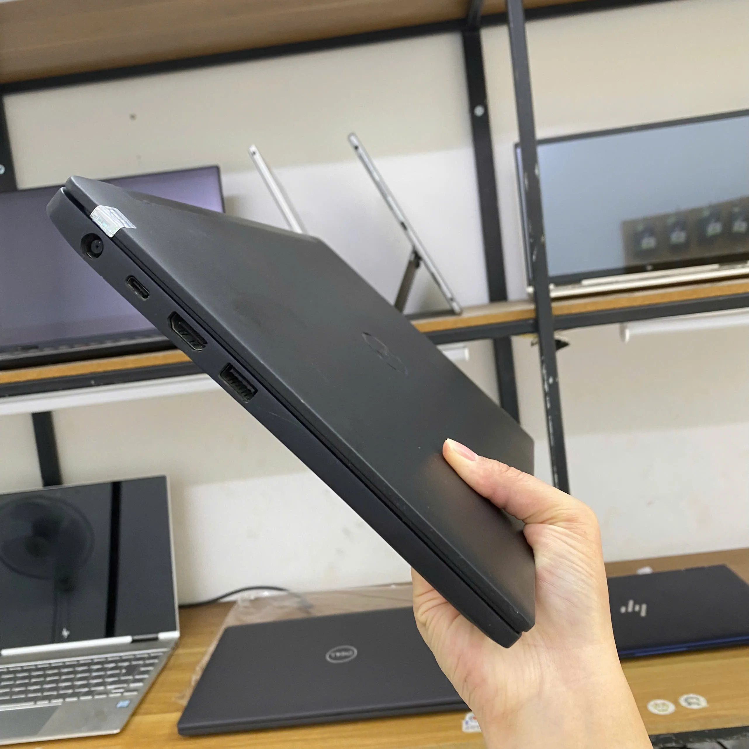 Dell Latitude 7280 core i5-6300u/Ram 8GB/SSD 128GB/12.5”HD