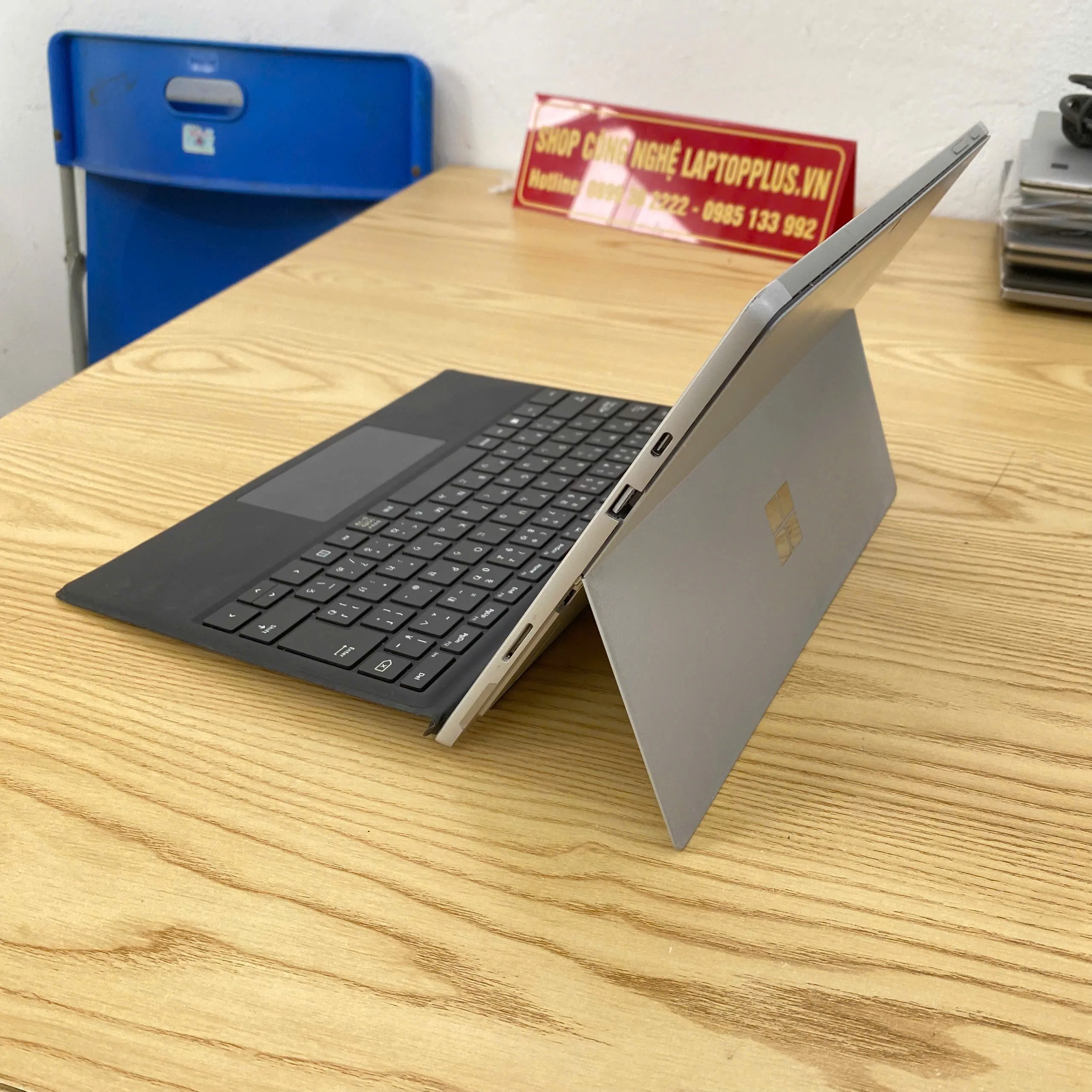 Surface pro 7+ core i5/gen 11/Ram 8/SSD 256/12.5”2k touch