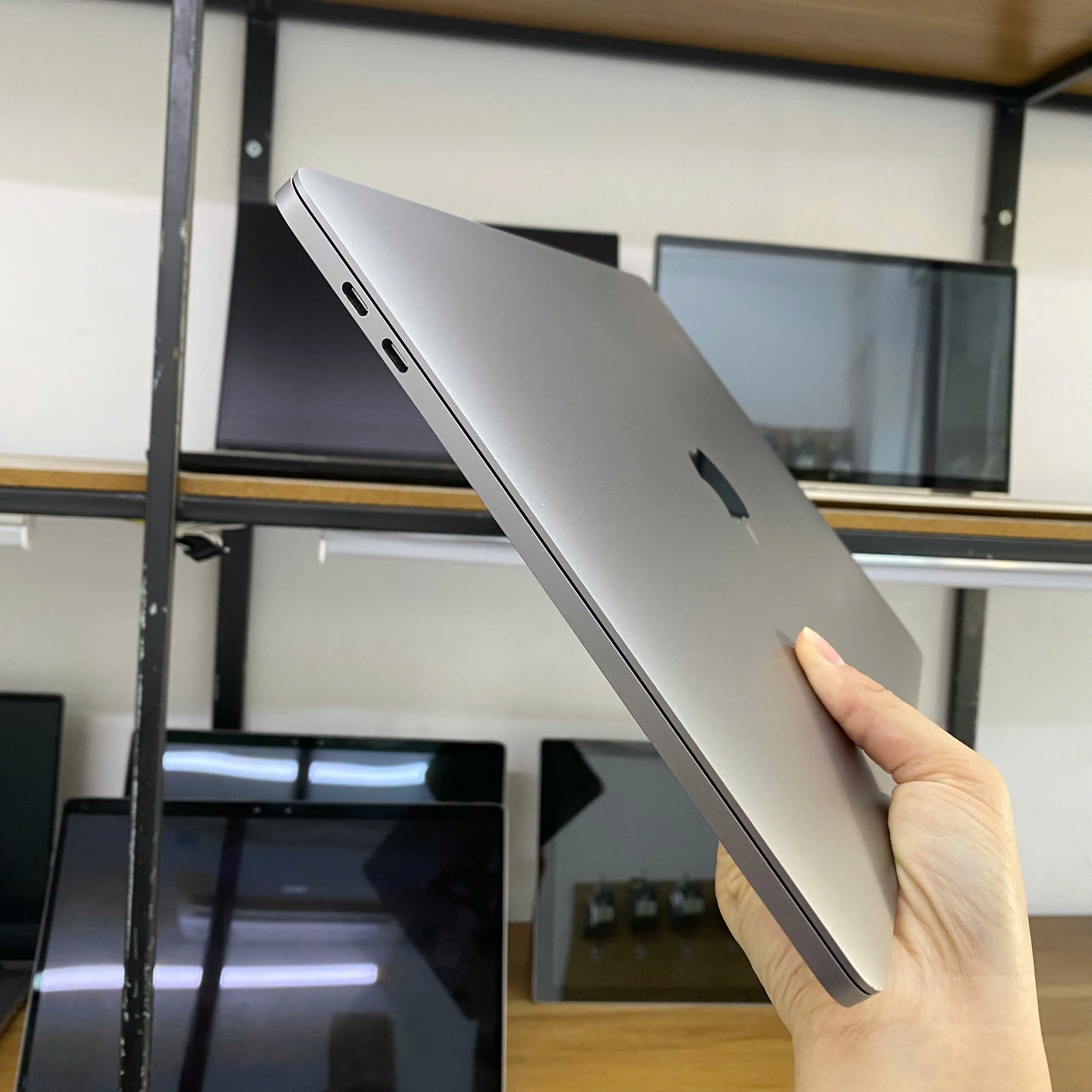 Macbook pro 2020 Intel Core i7-1068NG7 -32GB RAM-2TB SSD- màn 13.3" 2k 3