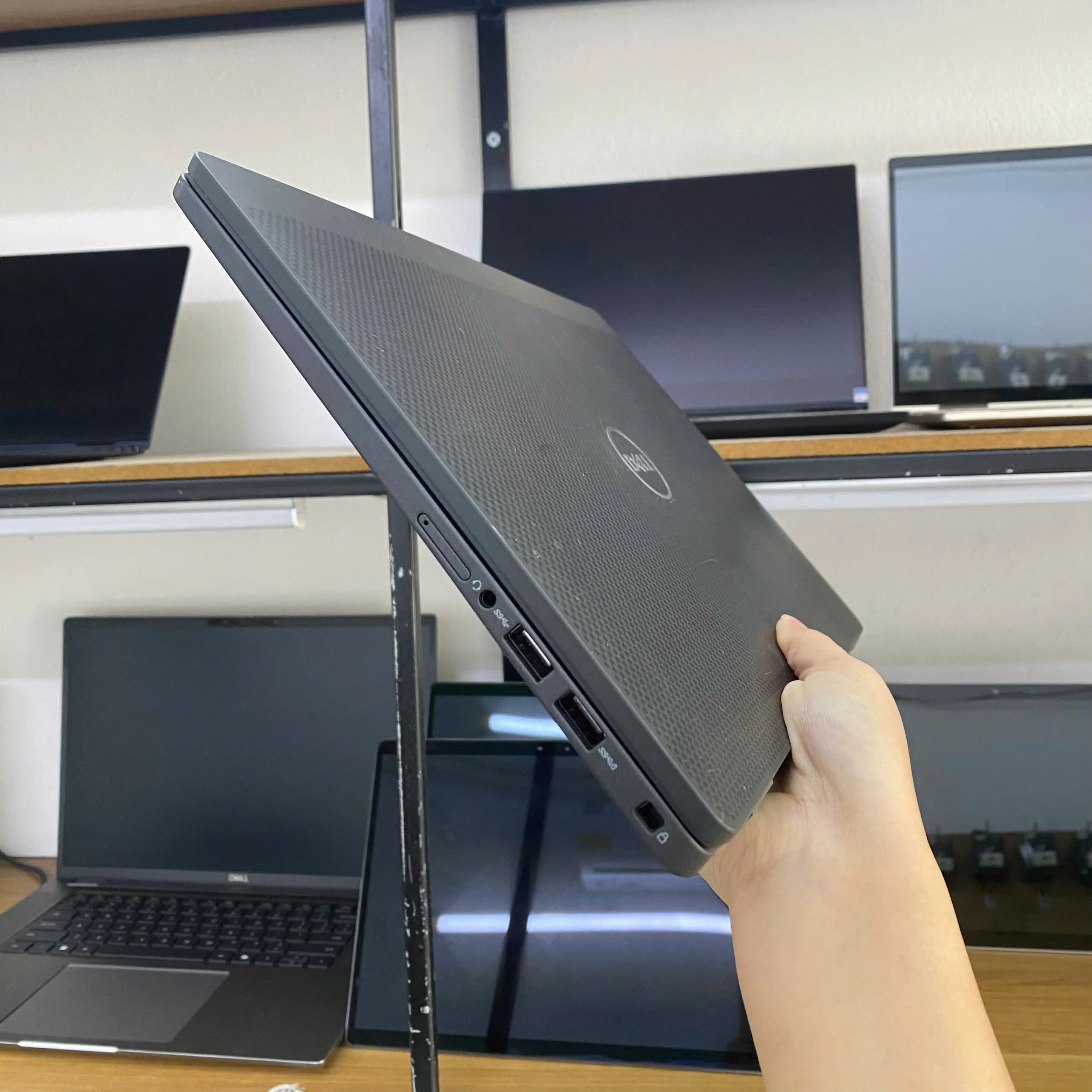 Dell Latitude 7410 core i7-10610U / 16GB RAM / SSD 256/ màn 14"FHD 3