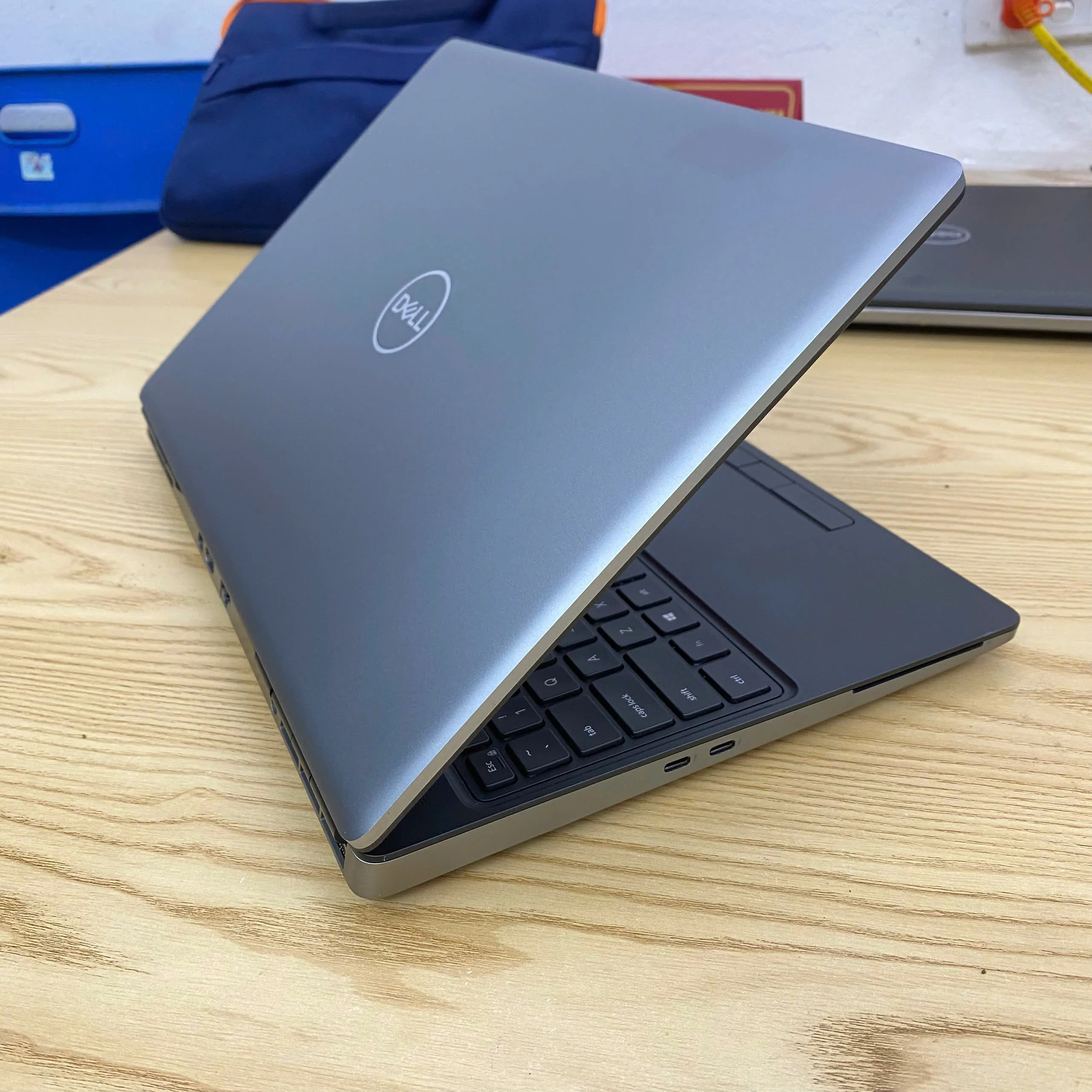 Dell Precision 7750 core i7-10875H/RAM 16GB/SSD 512/RTX 4000